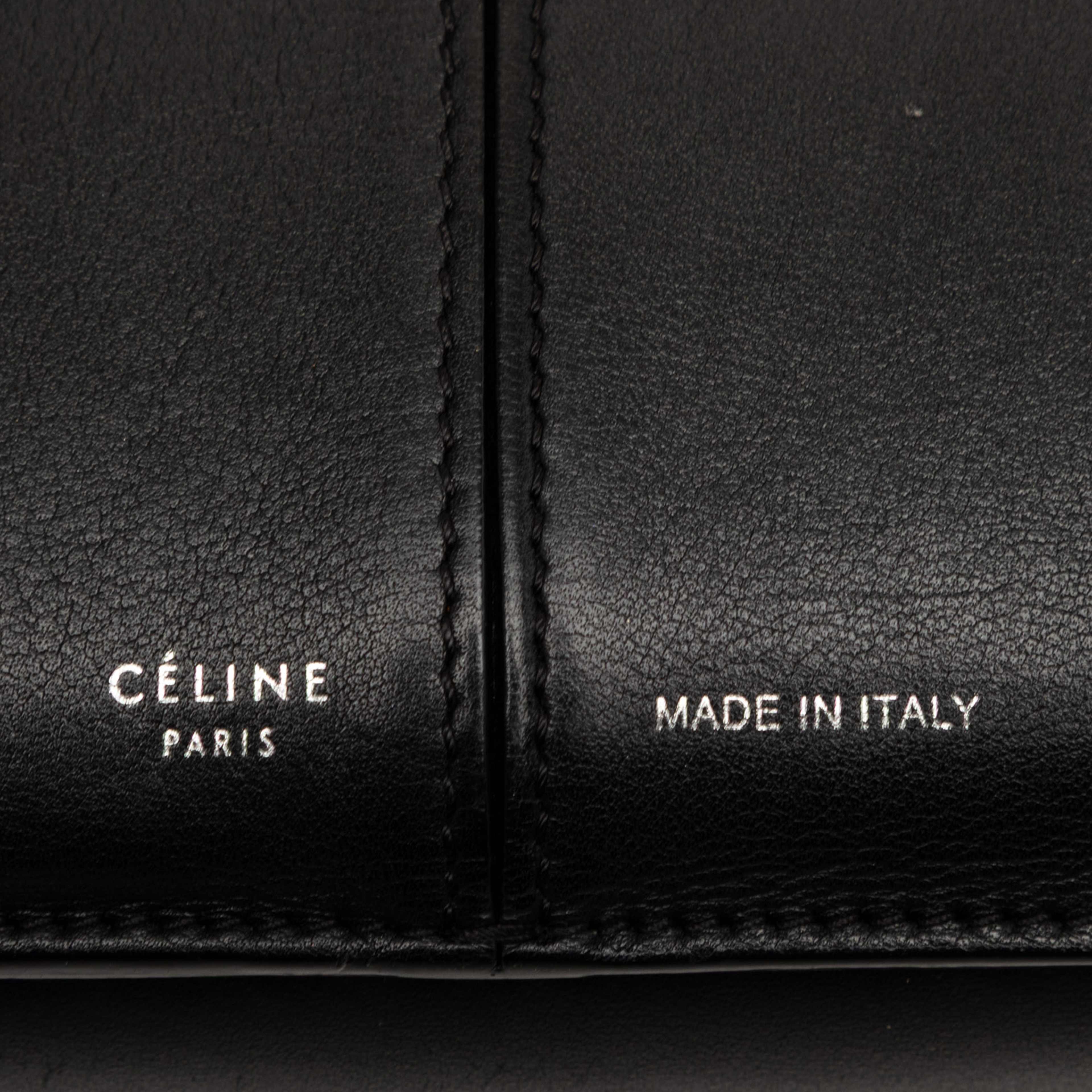 Celine Trifold Leather Clutch On Chain, från Luxclusif, i färgen black. Klicka för att öppna bilden i stort format