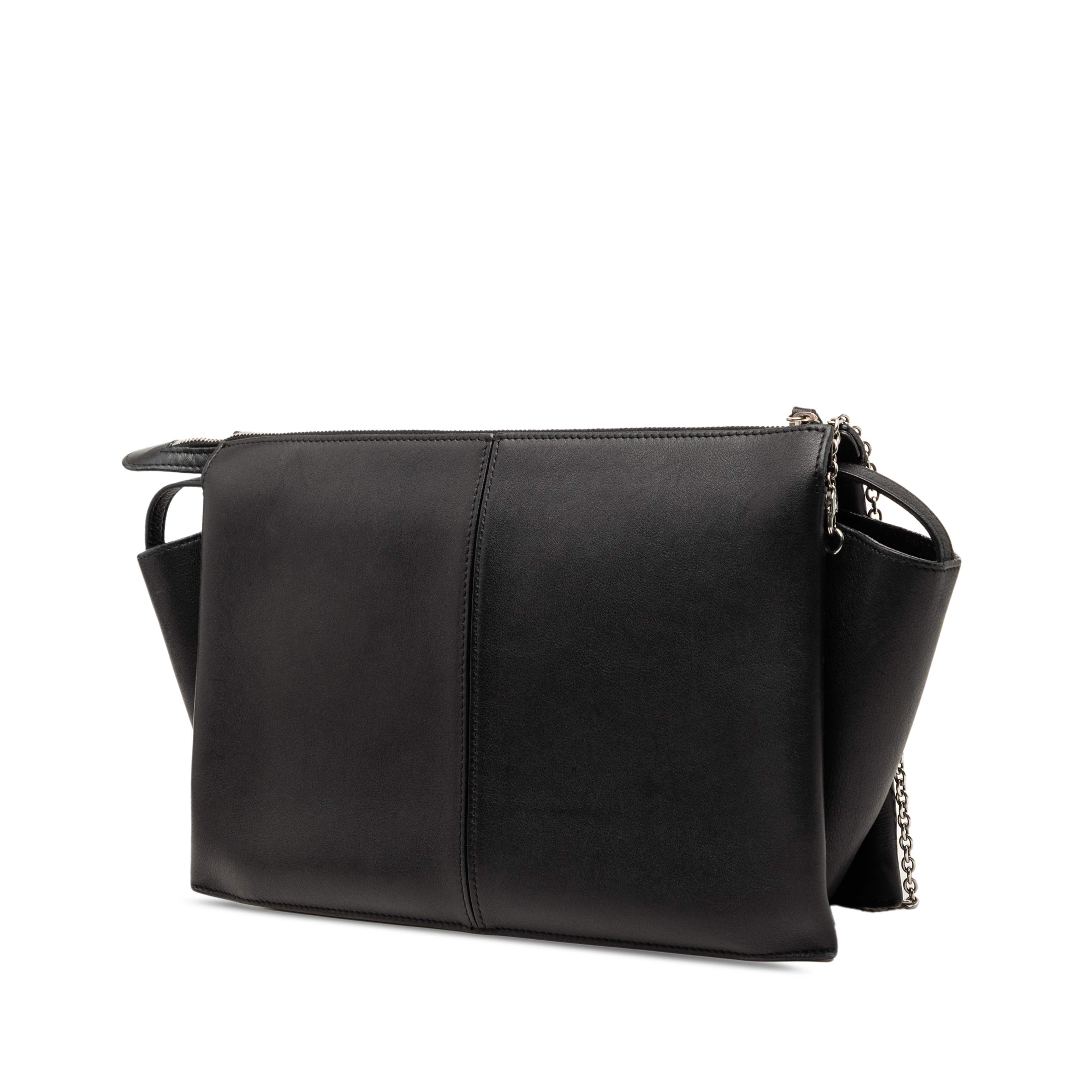 Celine Trifold Leather Clutch On Chain, från Luxclusif, i färgen black. Klicka för att öppna bilden i stort format