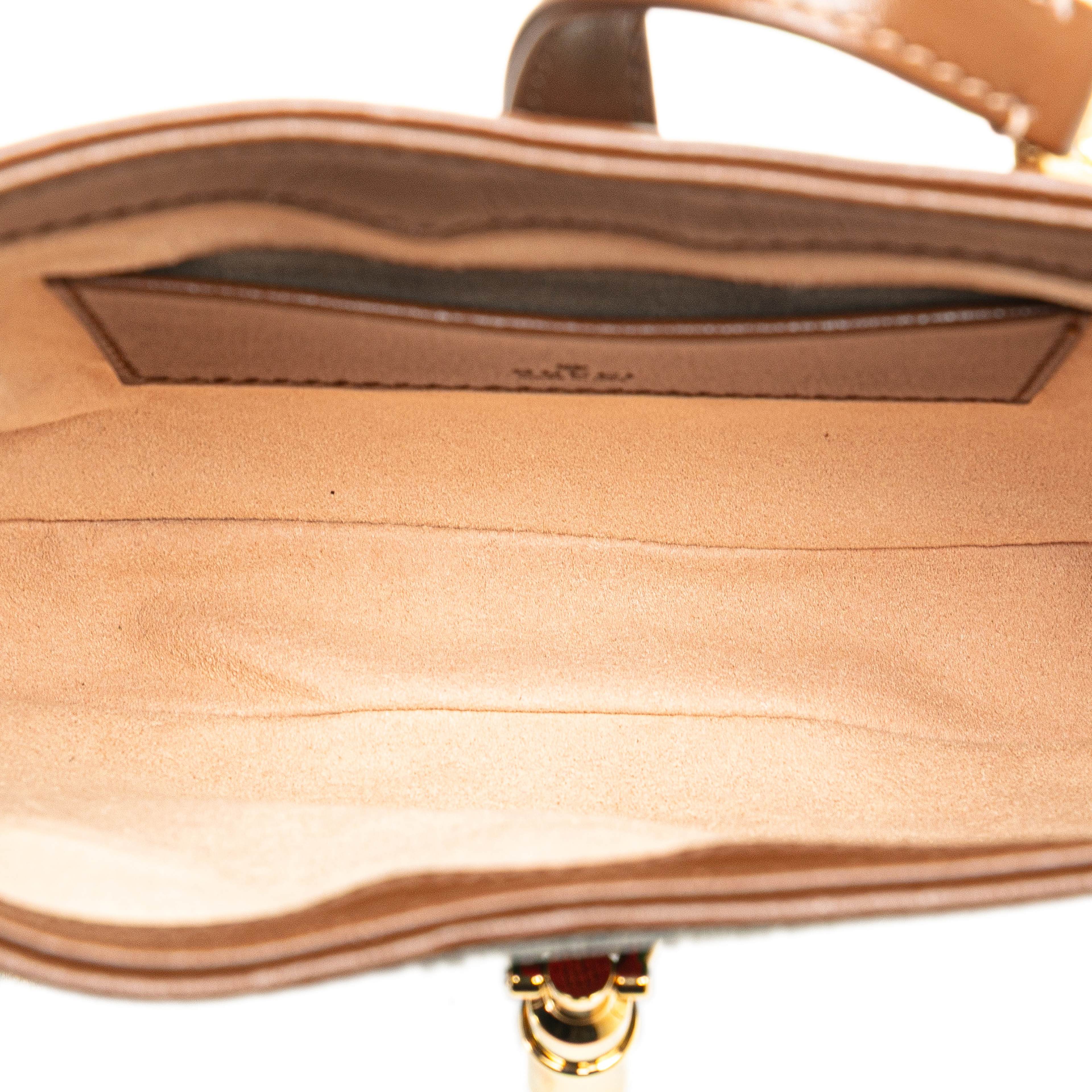 Gucci Mini Gg Supreme Web Jackie 1961 Crossbody, från Luxclusif, i färgen beige. Klicka för att öppna bilden i stort format