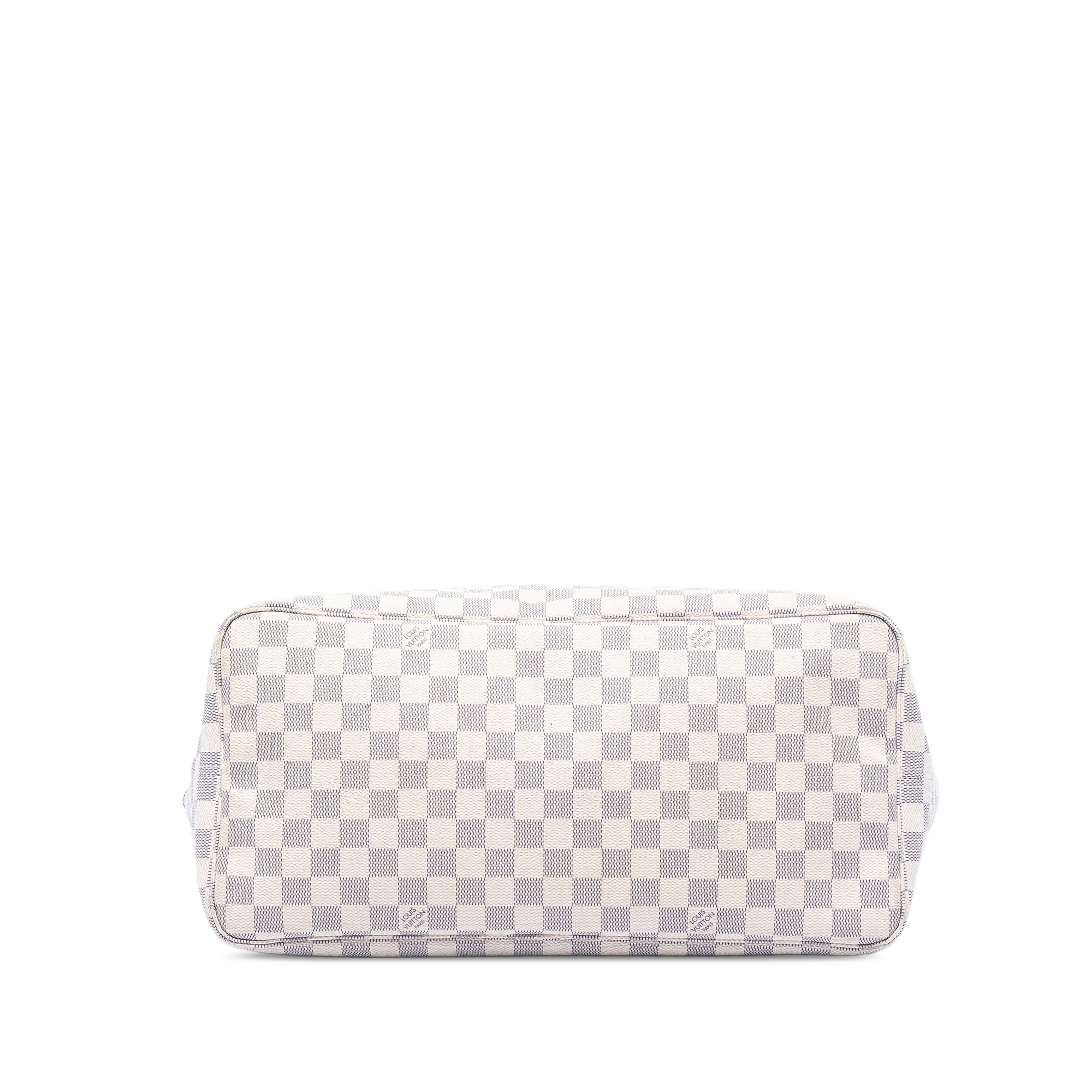 Louis Vuitton Damier Azur Neverfull Gm, från Luxclusif, i färgen white. Klicka för att öppna bilden i stort format