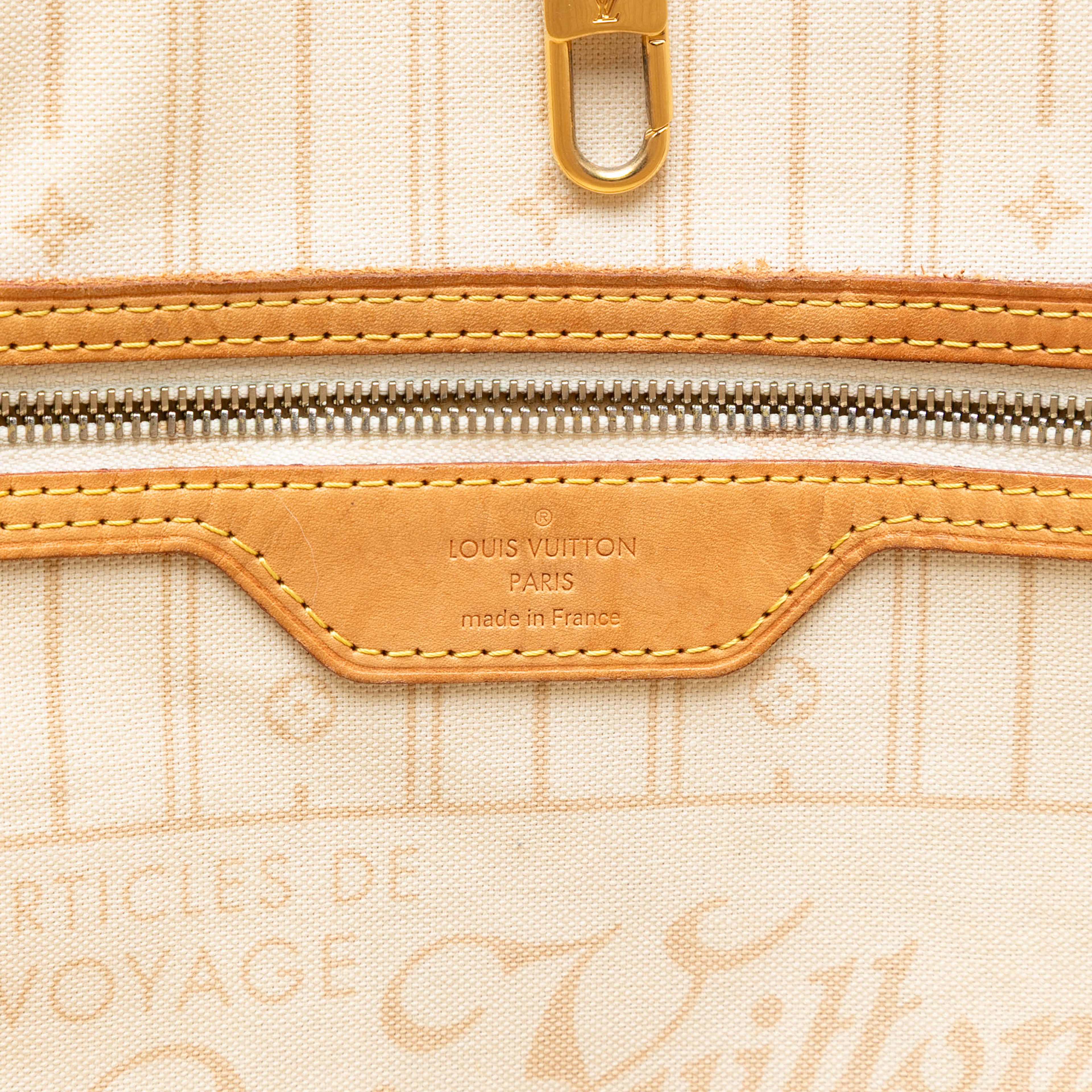 Louis Vuitton Damier Azur Neverfull Gm, från Luxclusif, i färgen white. Klicka för att öppna bilden i stort format