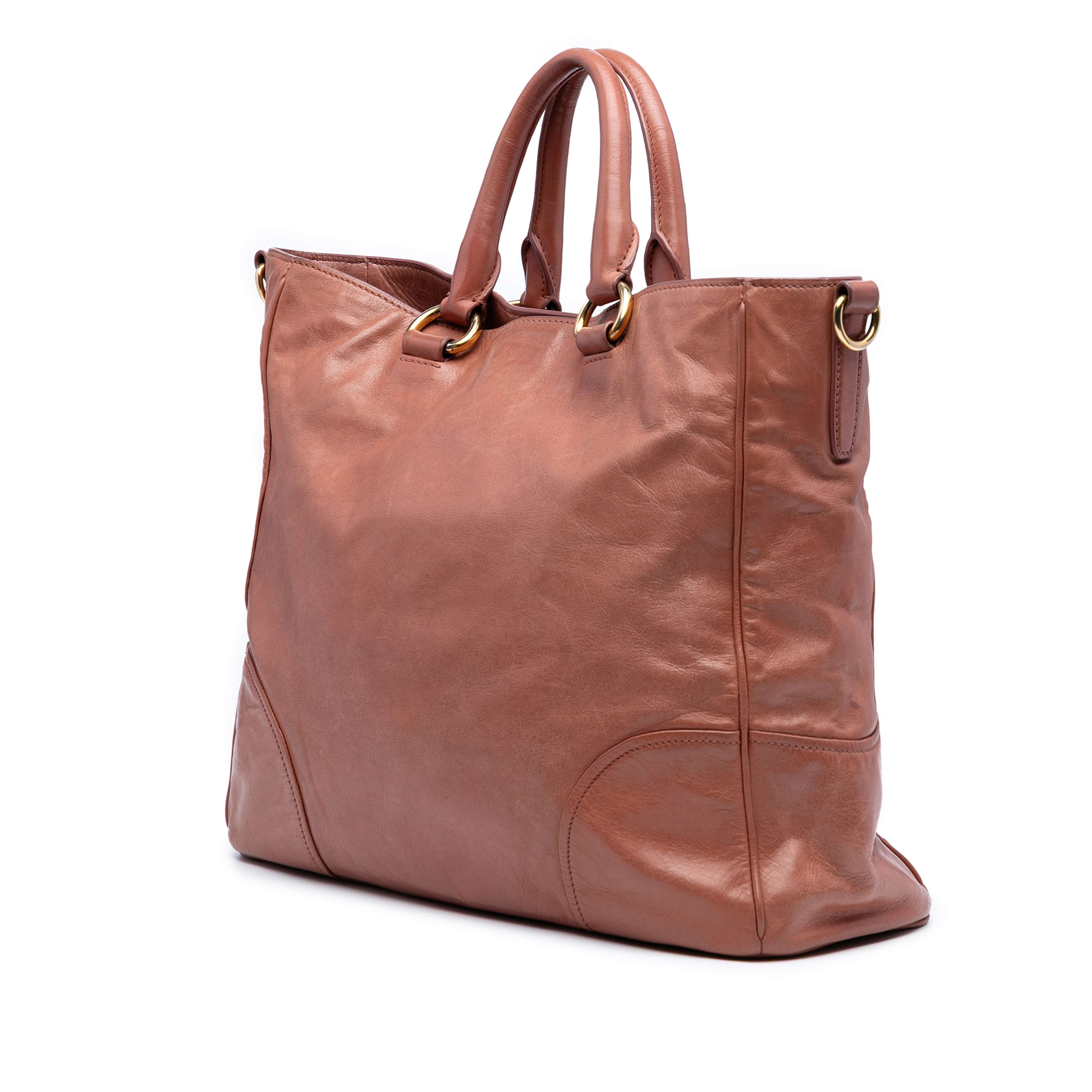 Prada Vitello Shine Satchel, från Luxclusif, i färgen brown. Klicka för att öppna bilden i stort format