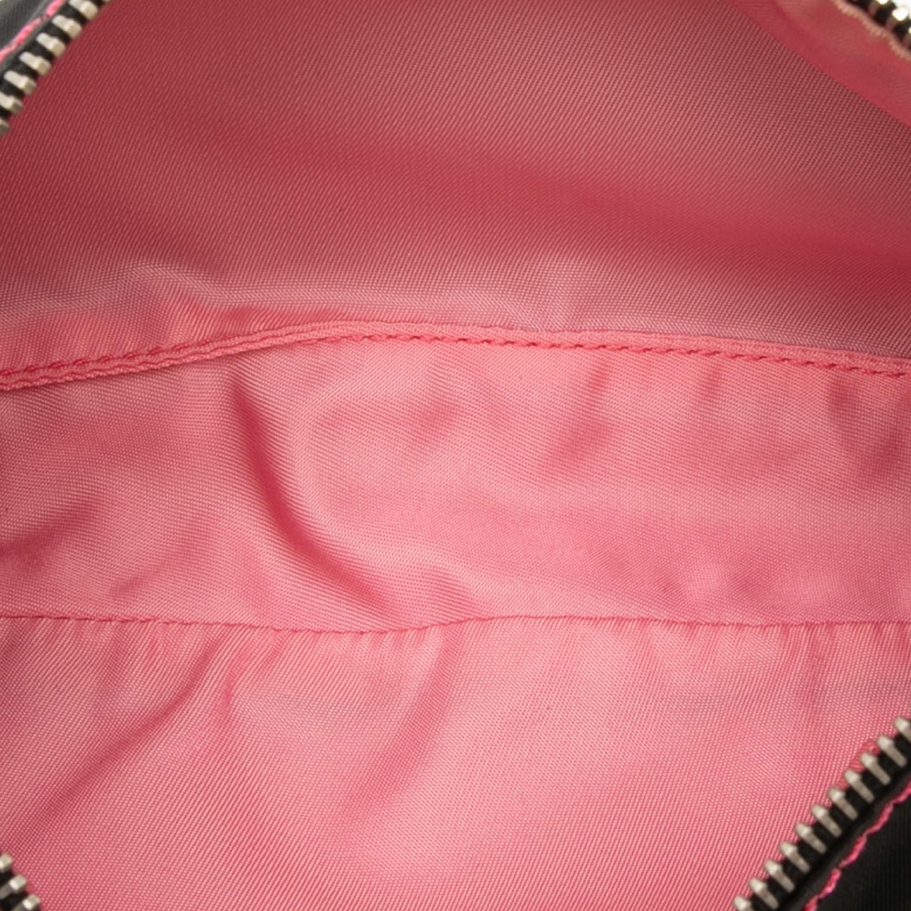 Prada Tessuto Bow Shoulder Bag, från Luxclusif, i färgen black. Klicka för att öppna bilden i stort format