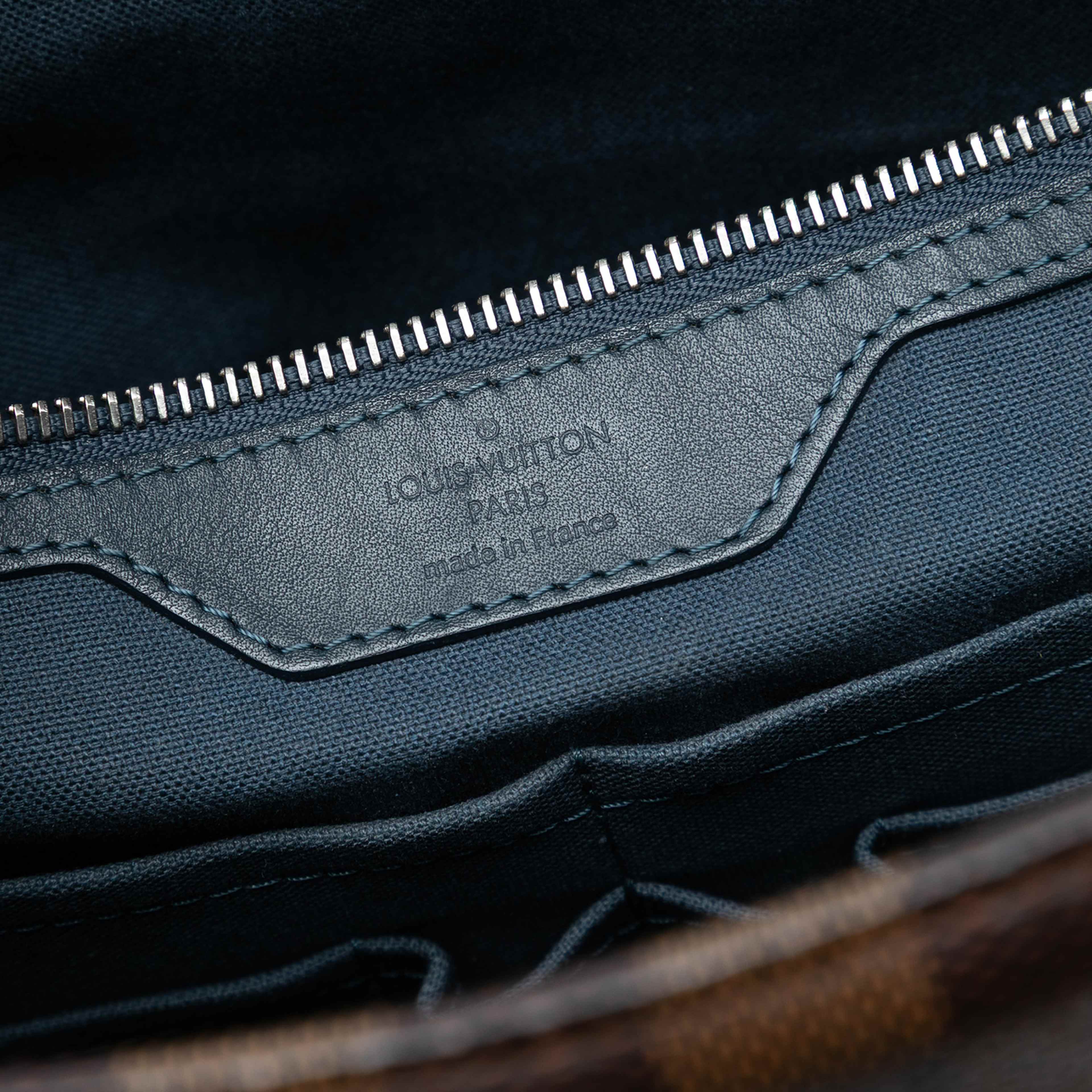 Louis Vuitton Damier Ebene Herald, från Luxclusif, i färgen brown. Klicka för att öppna bilden i stort format