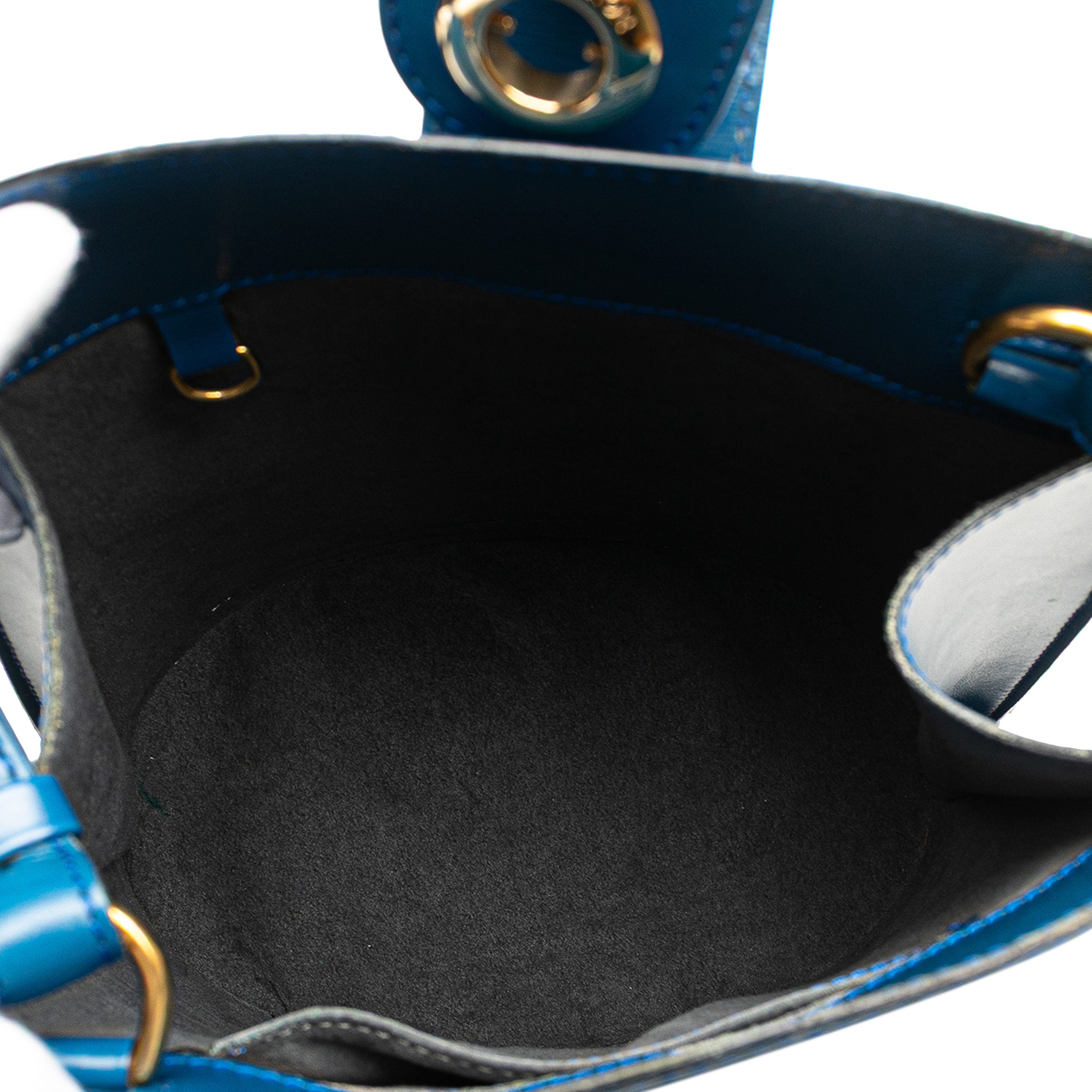 Louis Vuitton Epi Cluny, från Luxclusif, i färgen blue. Klicka för att öppna bilden i stort format