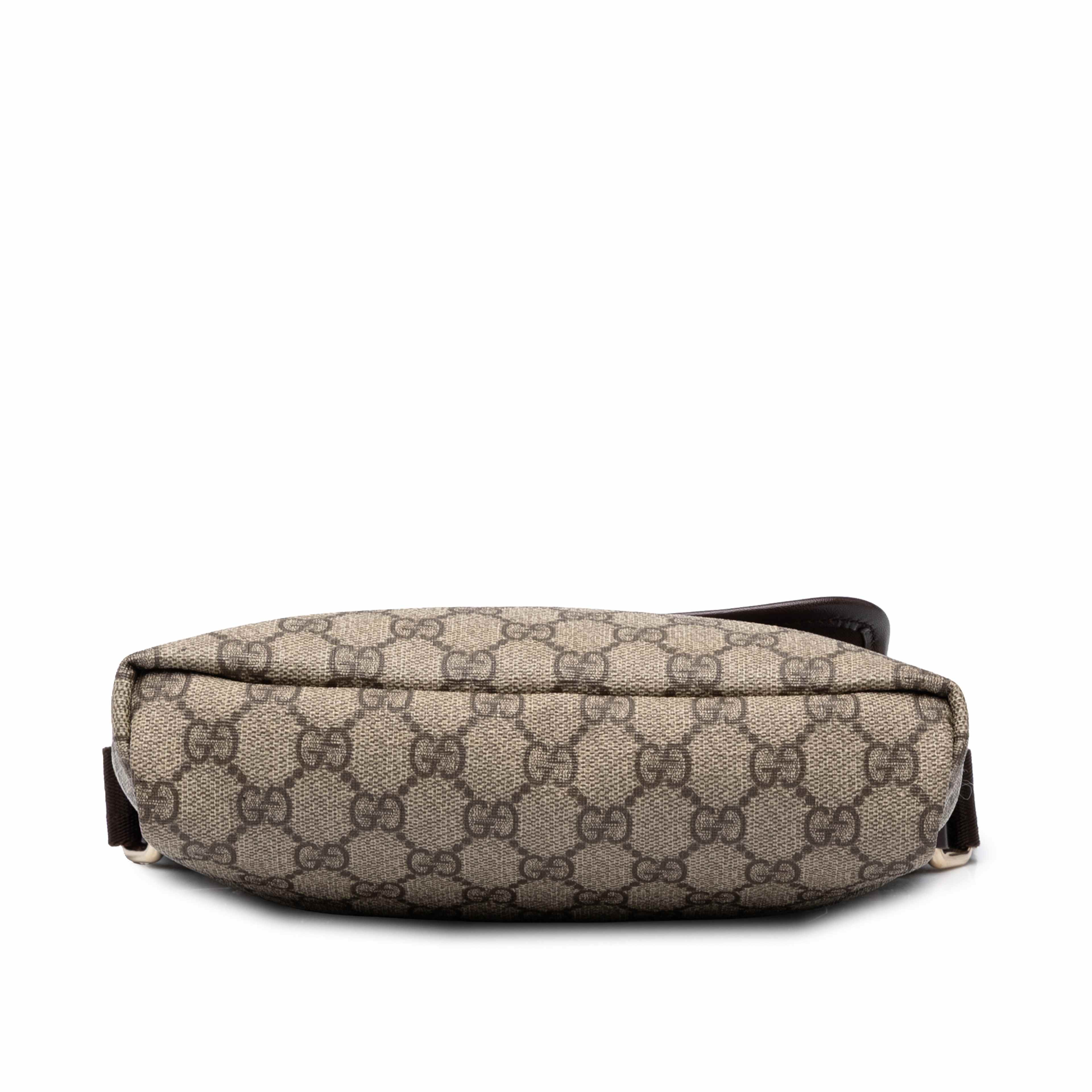Gucci Gg Supreme Crossbody, från Luxclusif, i färgen beige. Klicka för att öppna bilden i stort format