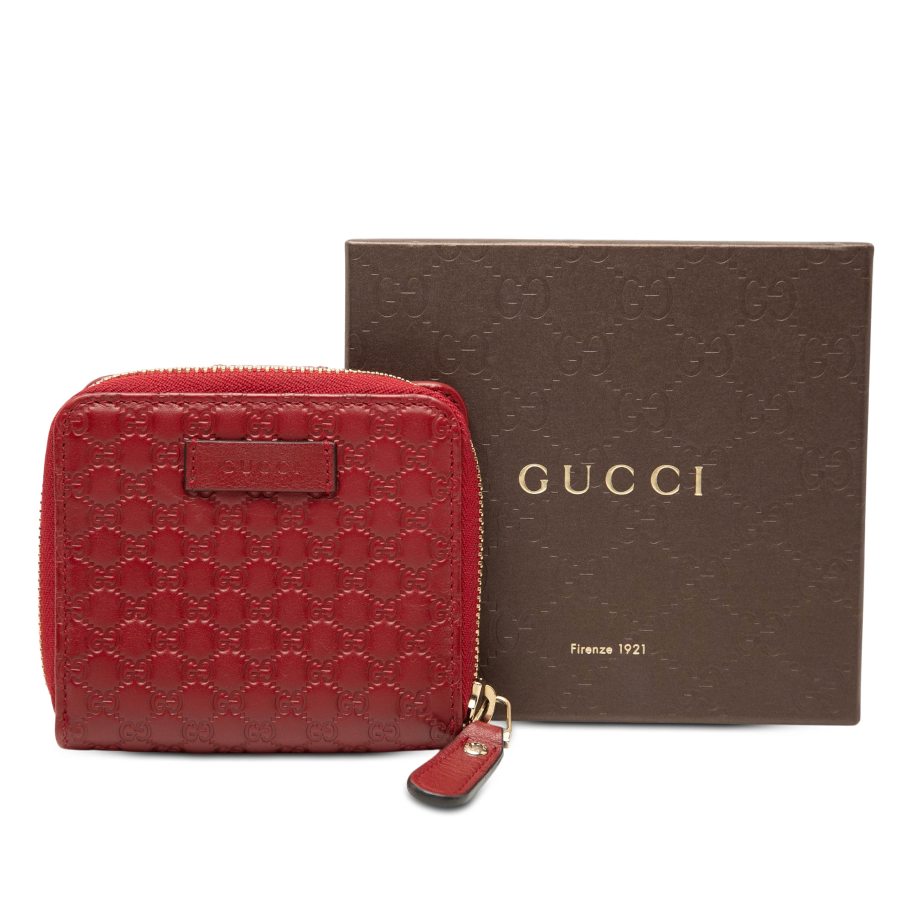 Gucci Microguccissima Zip Around Small Wallet, från Luxclusif, i färgen röd. Klicka för att öppna bilden i stort format