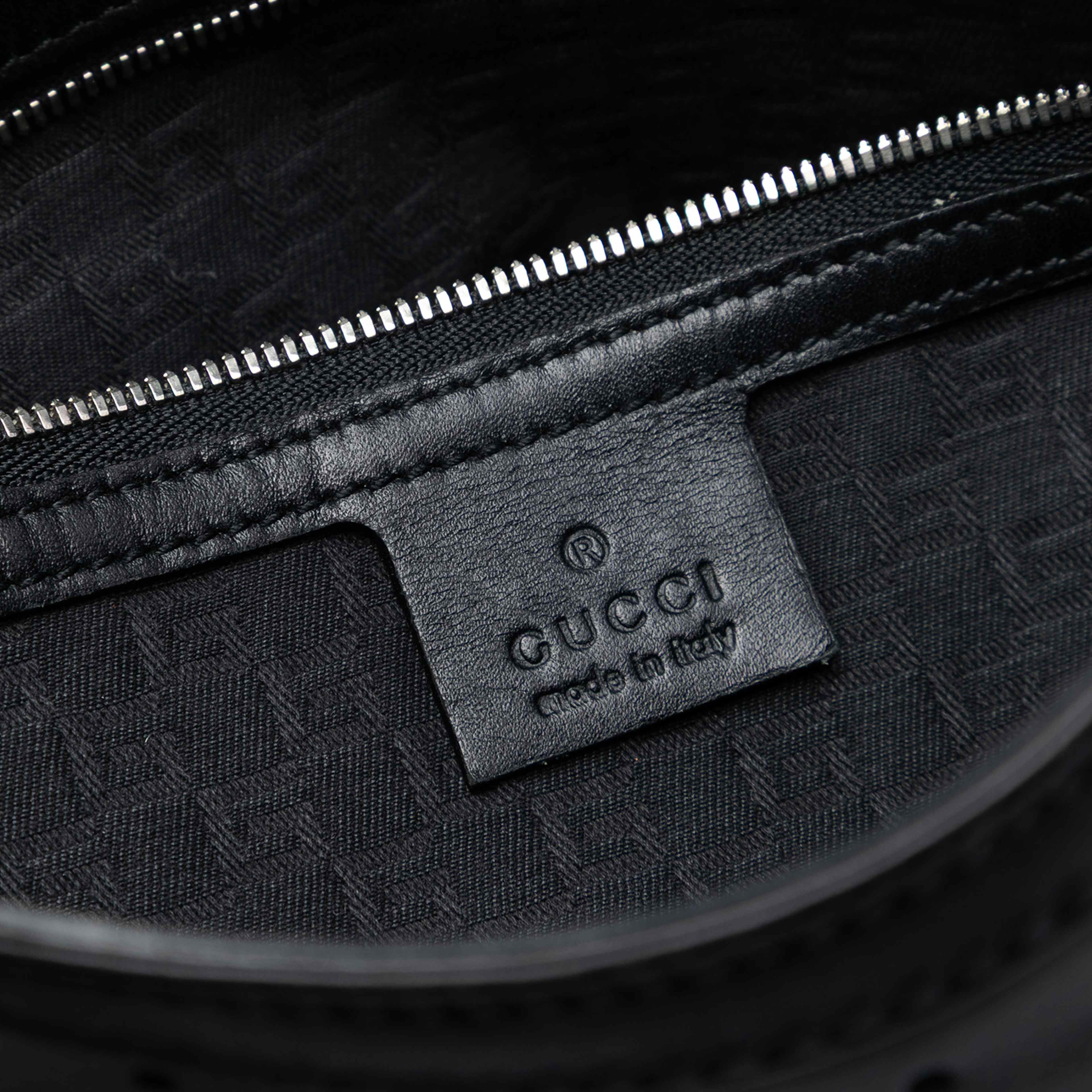 Gucci Perforated Calfskin Interlocking G Reins Satchel, från Luxclusif, i färgen black. Klicka för att öppna bilden i stort format