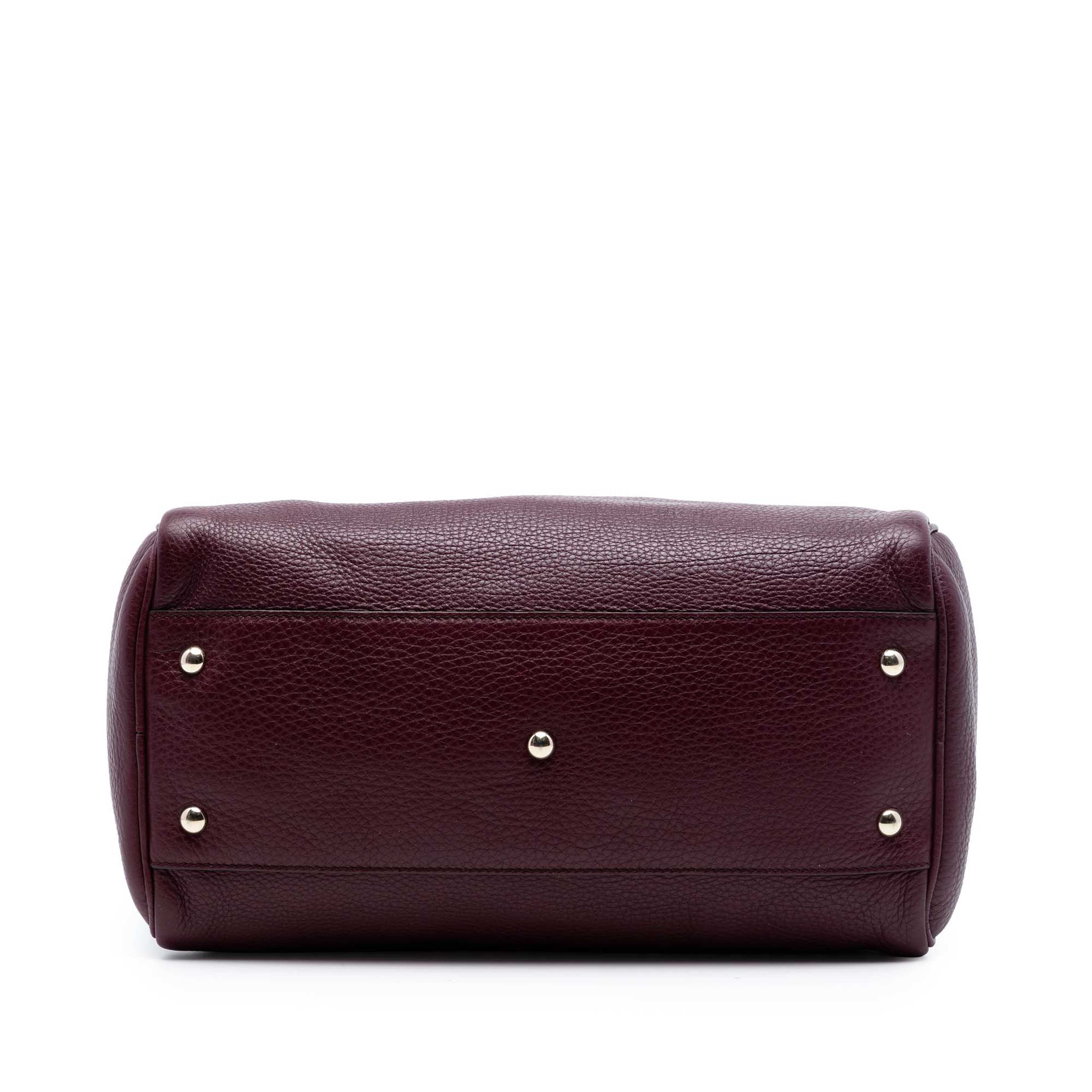 Gucci Medium Calfskin Bamboo Shopper Boston Bag, från Luxclusif, i färgen burgundy. Klicka för att öppna bilden i stort format