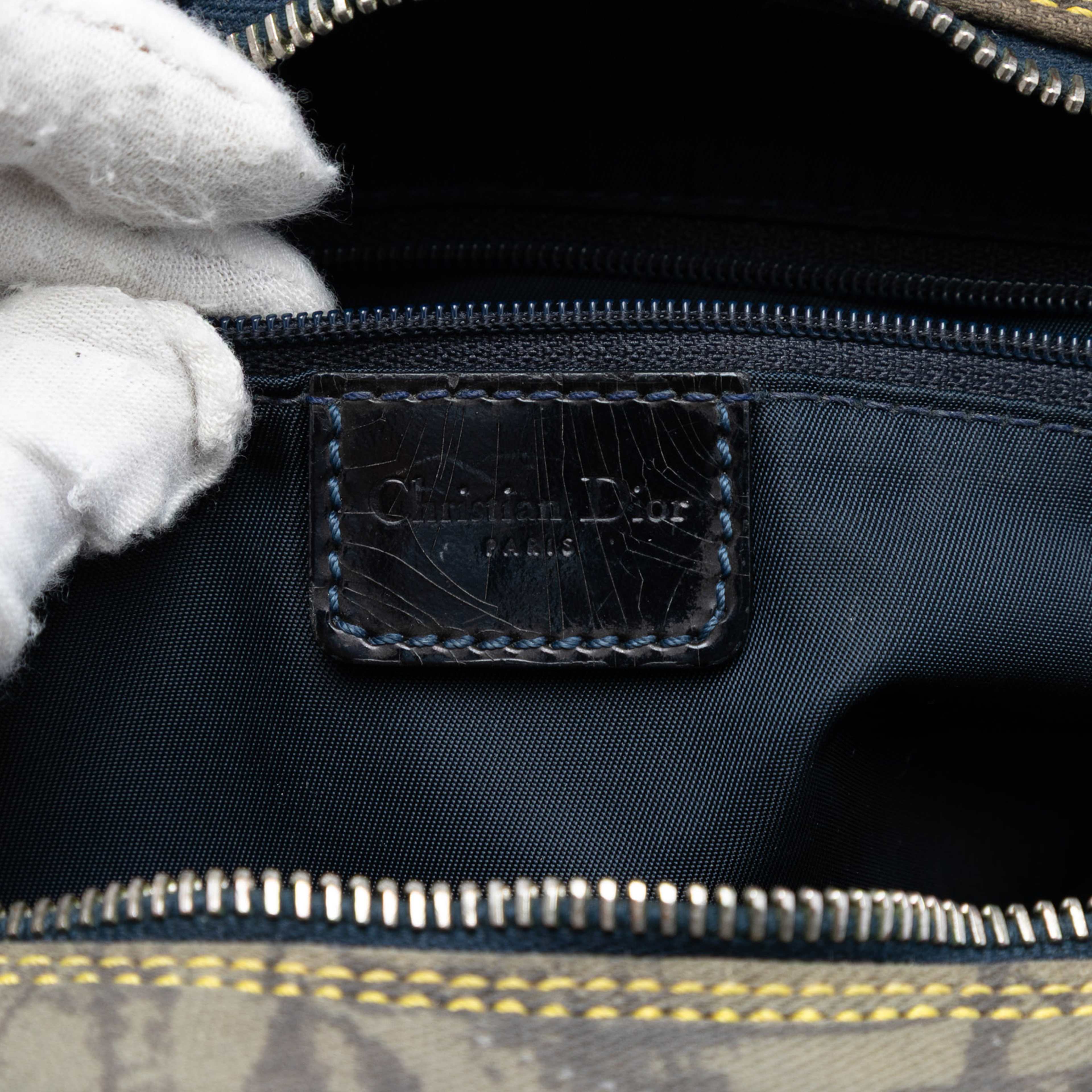 Dior Mini Canvas Denim Print Speedway Double Saddle Bowler Bag, från Luxclusif, i färgen light blue. Klicka för att öppna bilden i stort format