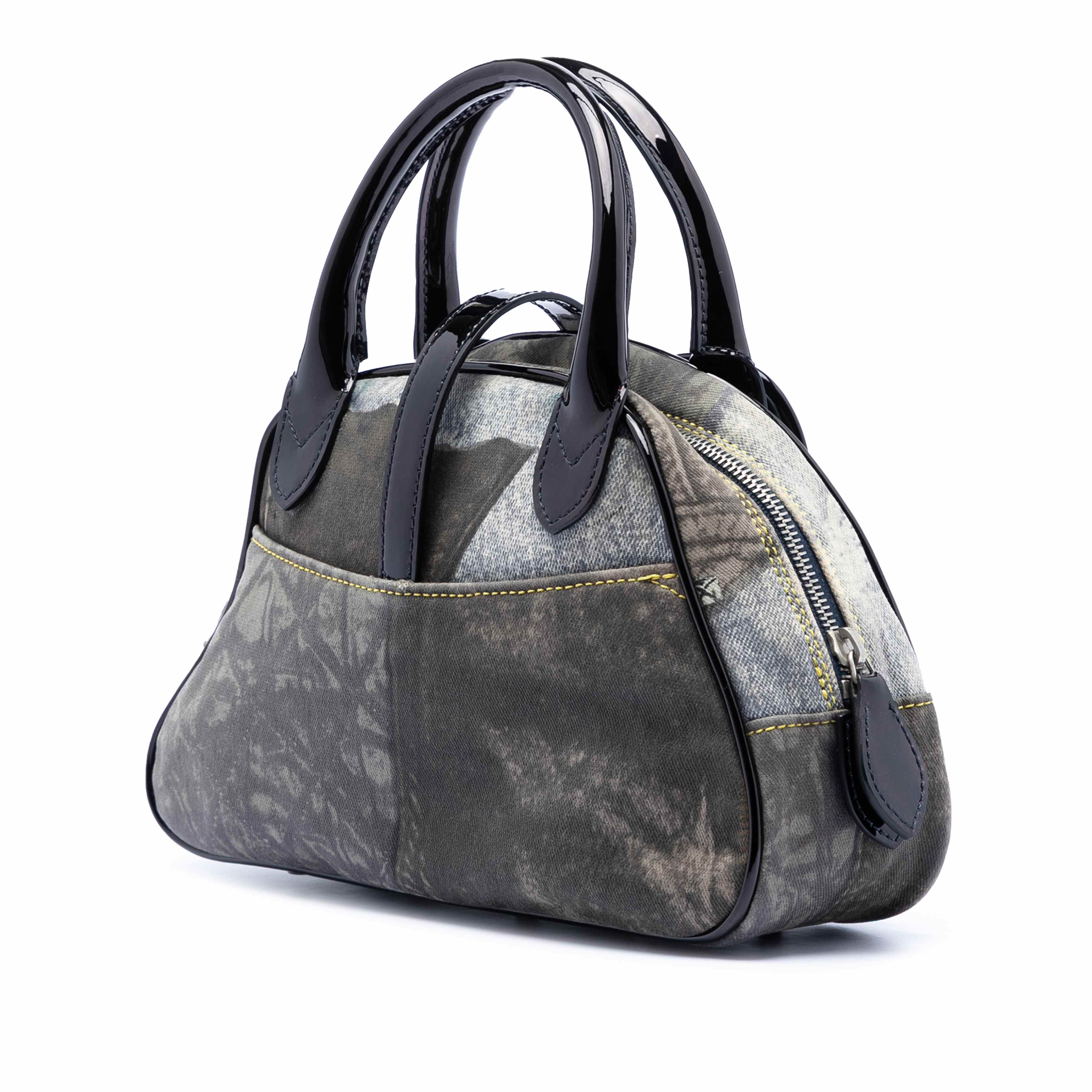 Dior Mini Canvas Denim Print Speedway Double Saddle Bowler Bag, från Luxclusif, i färgen light blue. Klicka för att öppna bilden i stort format