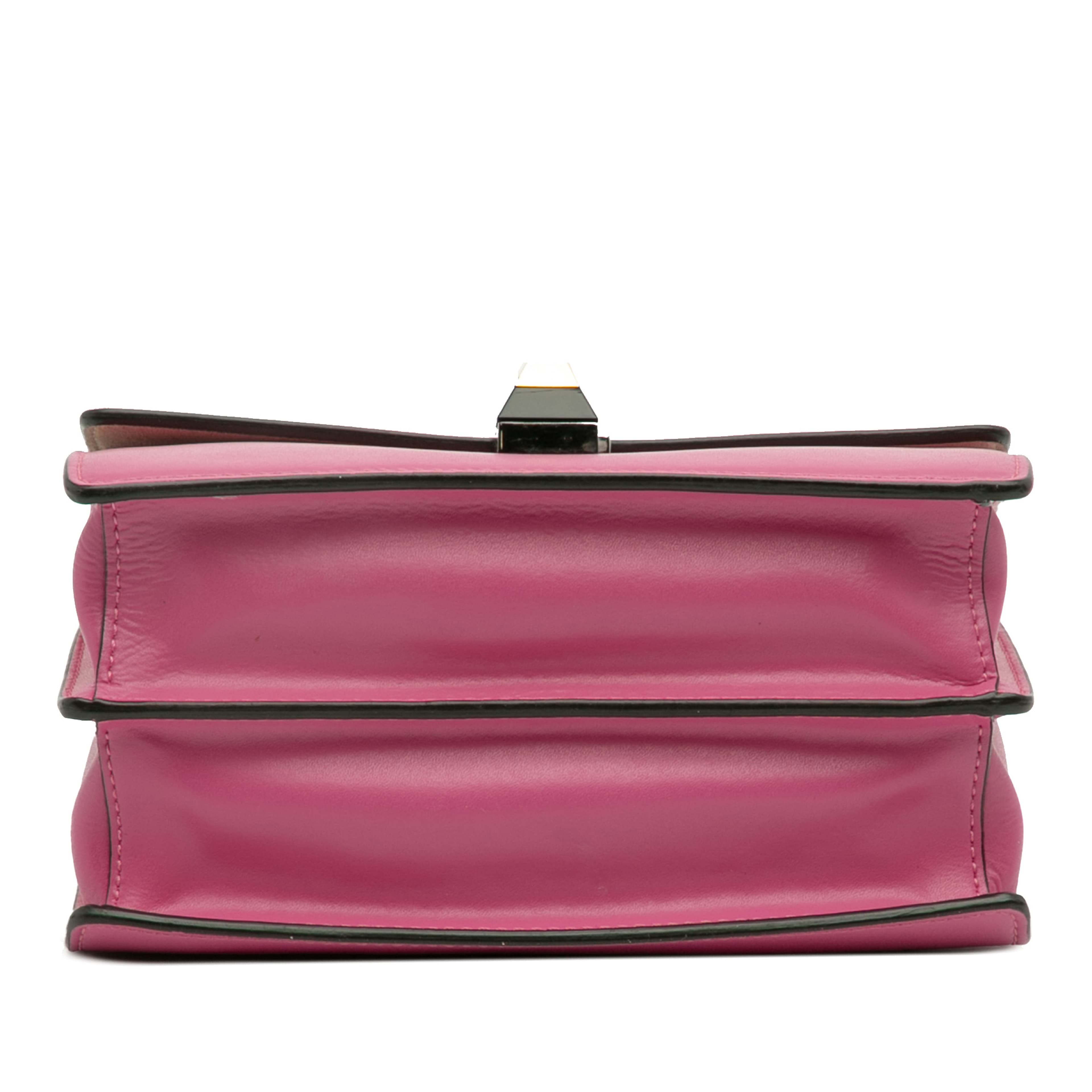 Fendi Small Leather Kan I Crossbody, från Luxclusif, i färgen rosa. Klicka för att öppna bilden i stort format