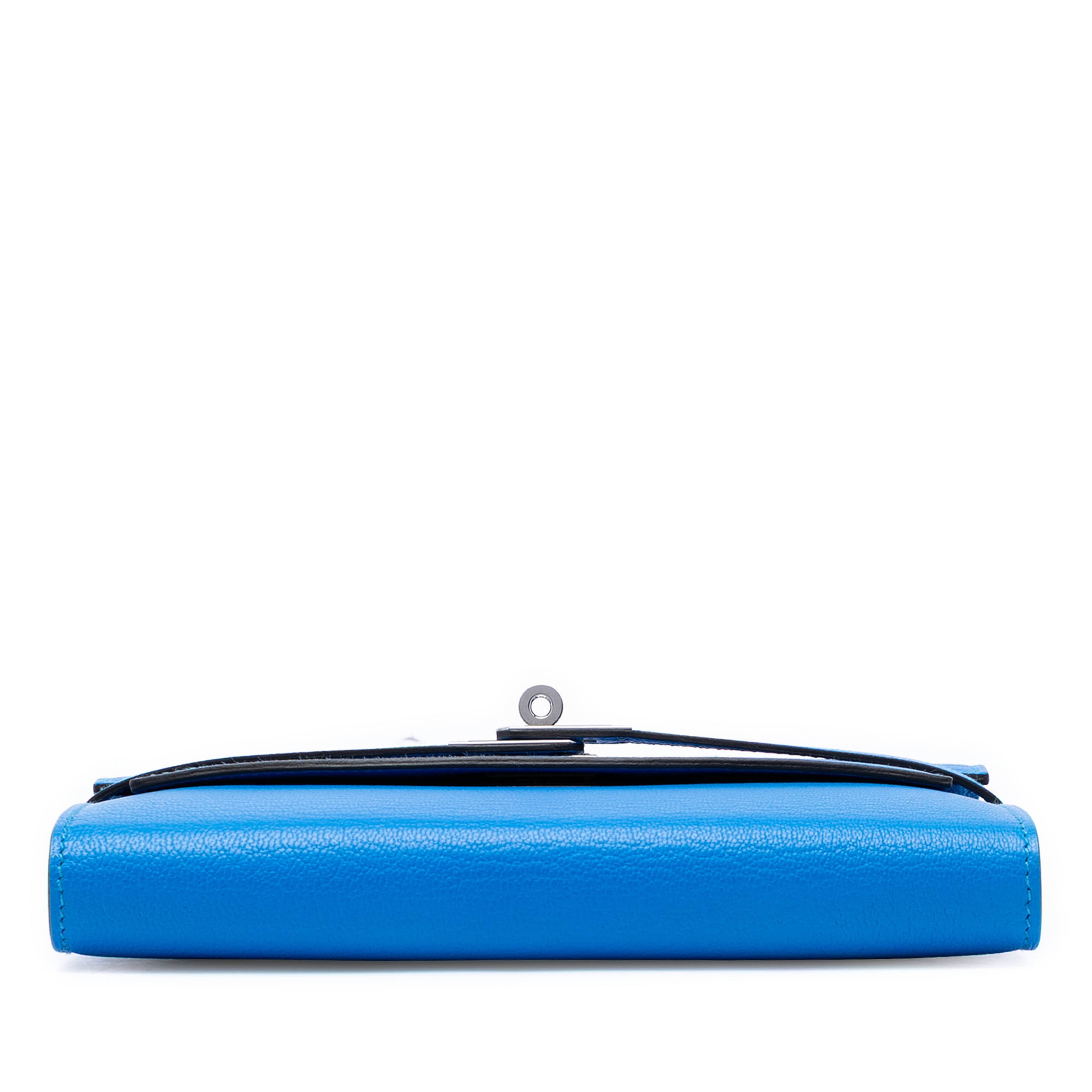 Hermès Chevre Mysore Kelly Longue Wallet, från Luxclusif, i färgen blue. Klicka för att öppna bilden i stort format