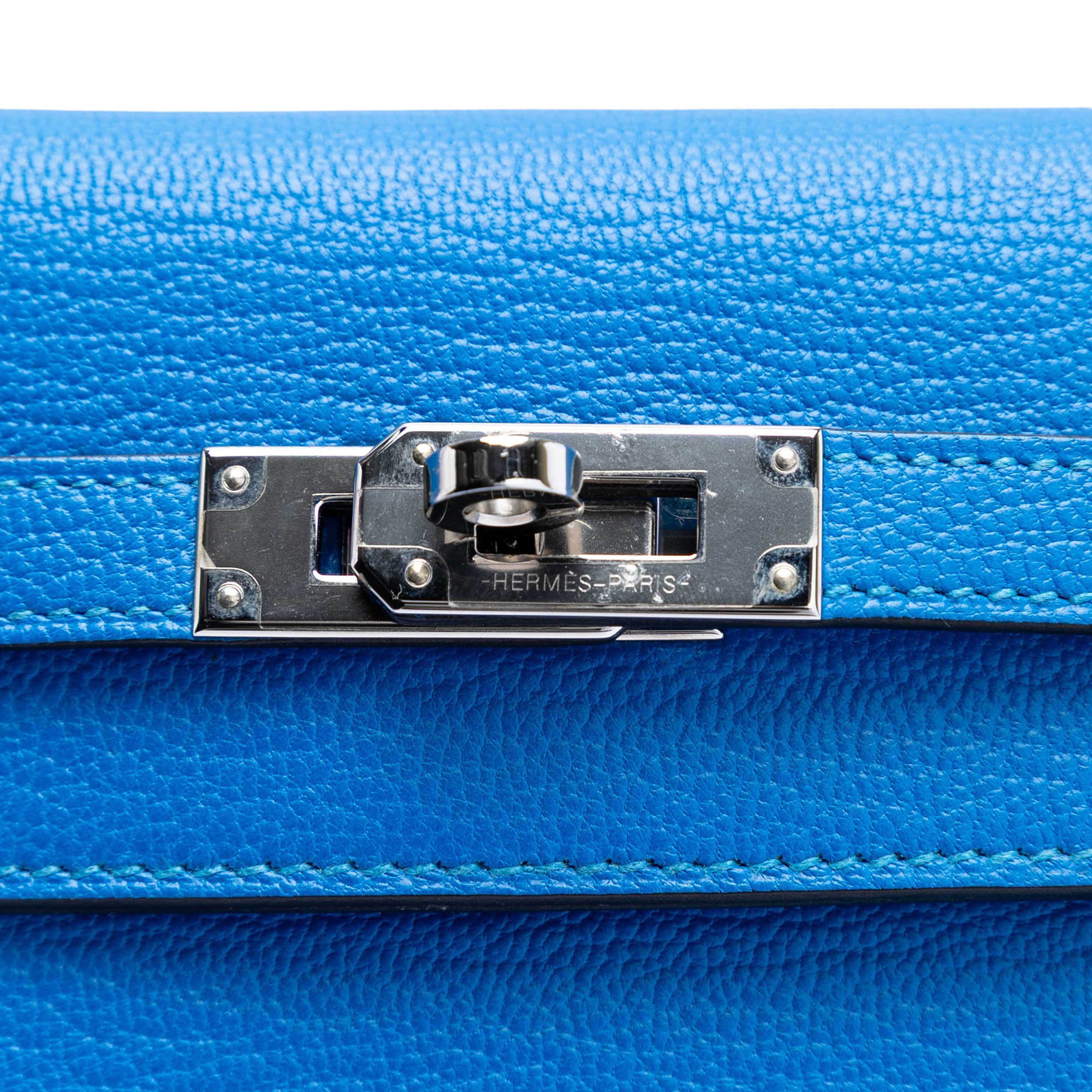 Hermès Chevre Mysore Kelly Longue Wallet, från Luxclusif, i färgen blue. Klicka för att öppna bilden i stort format