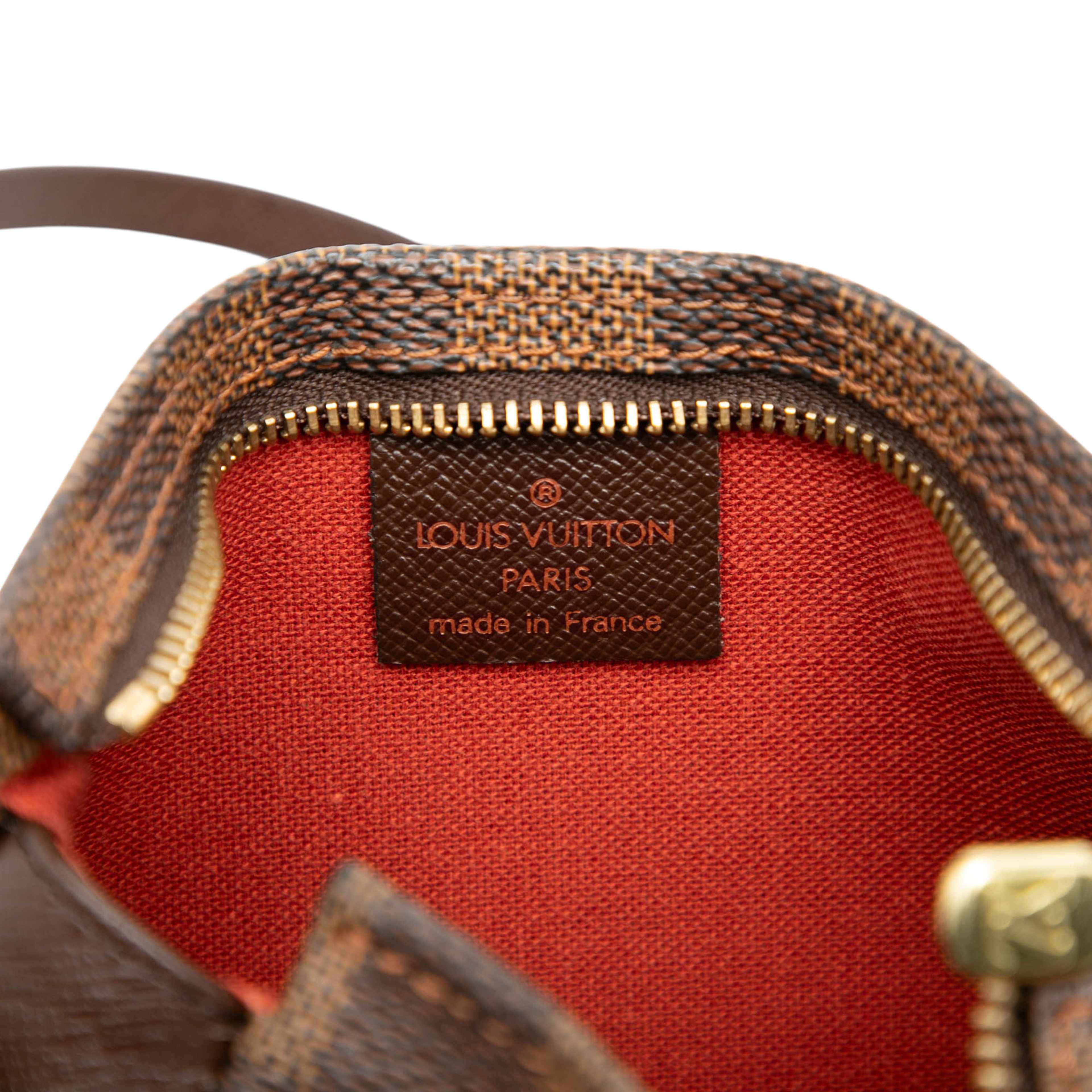 Louis Vuitton Damier Ebene Trousse Pochette, från Luxclusif, i färgen brown. Klicka för att öppna bilden i stort format