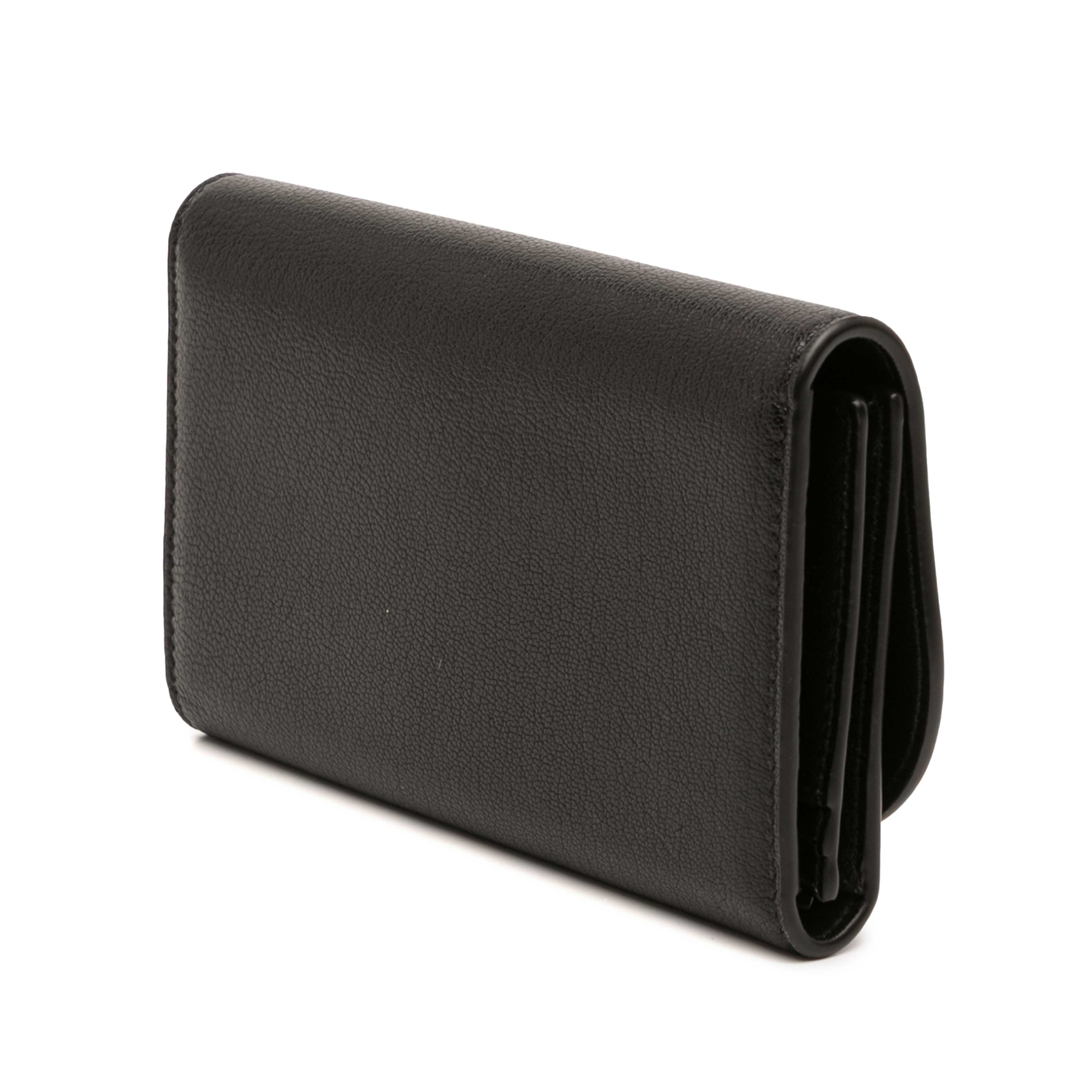 Dior Goatskin Saddle Long Wallet, från Luxclusif, i färgen svart. Klicka för att öppna bilden i stort format