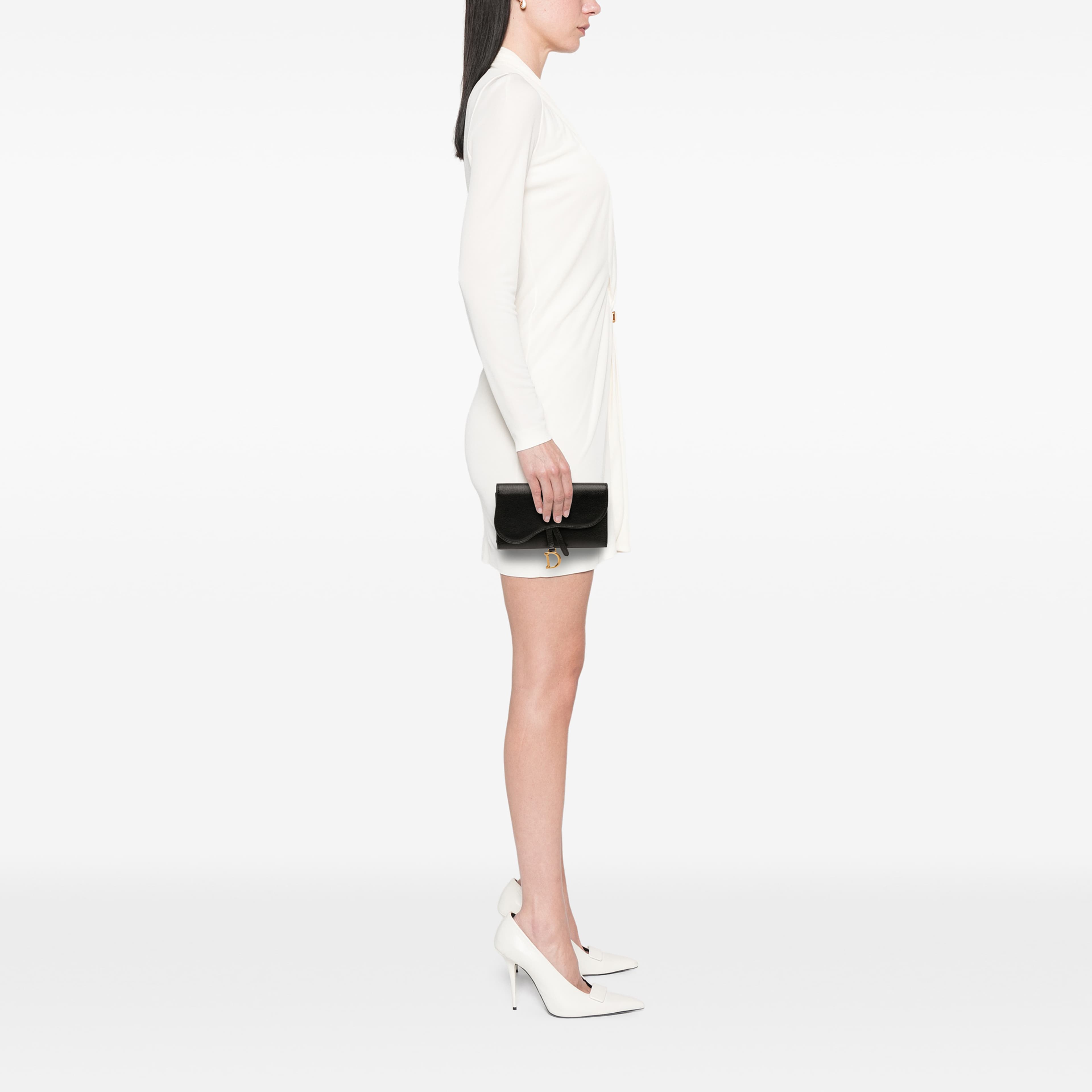 Dior Goatskin Saddle Long Wallet, från Luxclusif, i färgen svart. Klicka för att öppna bilden i stort format
