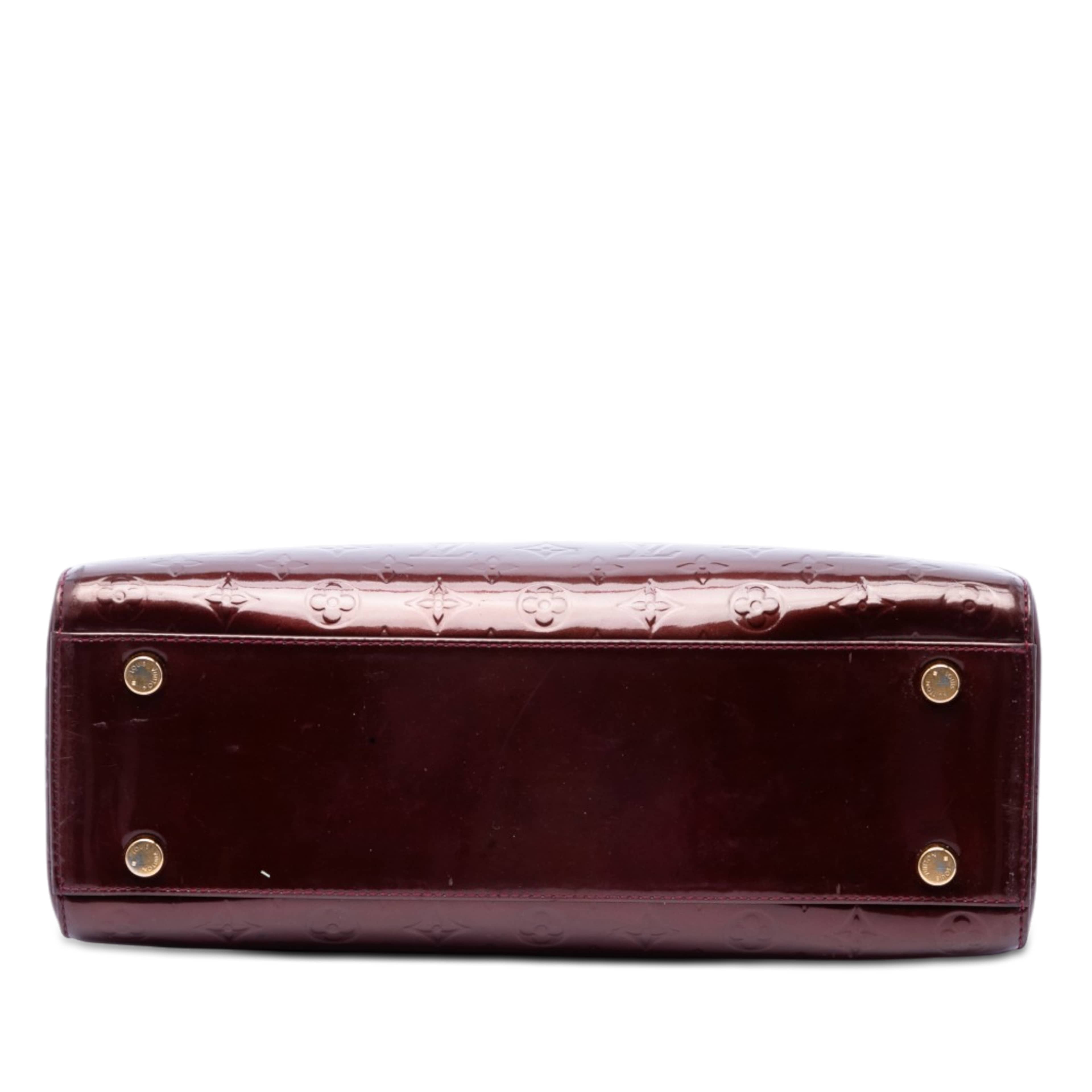 Louis Vuitton Monogram Vernis Brea Gm, från Luxclusif, i färgen röd. Klicka för att öppna bilden i stort format