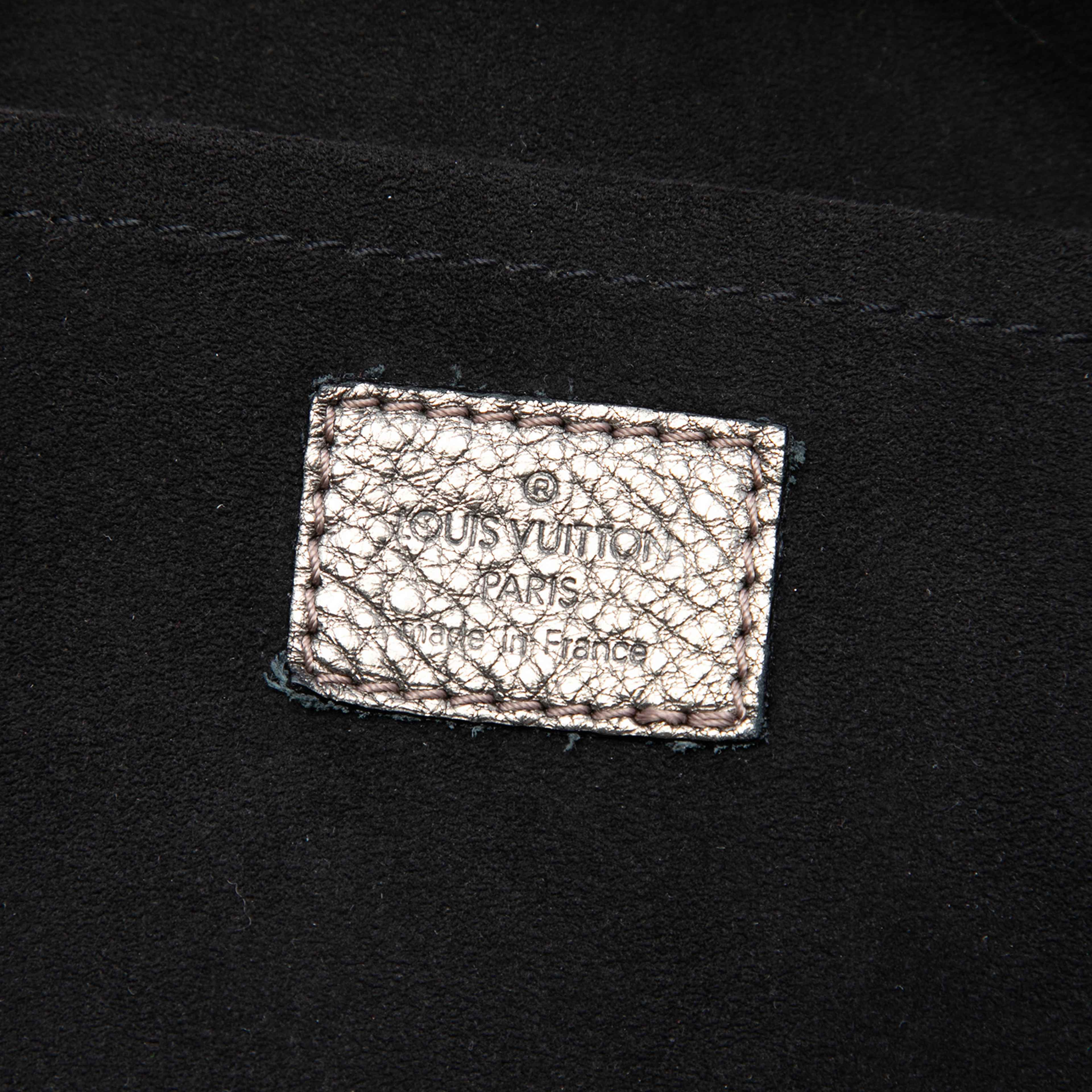 Louis Vuitton Monogram Mahina Xs, från Luxclusif, i färgen silver. Klicka för att öppna bilden i stort format