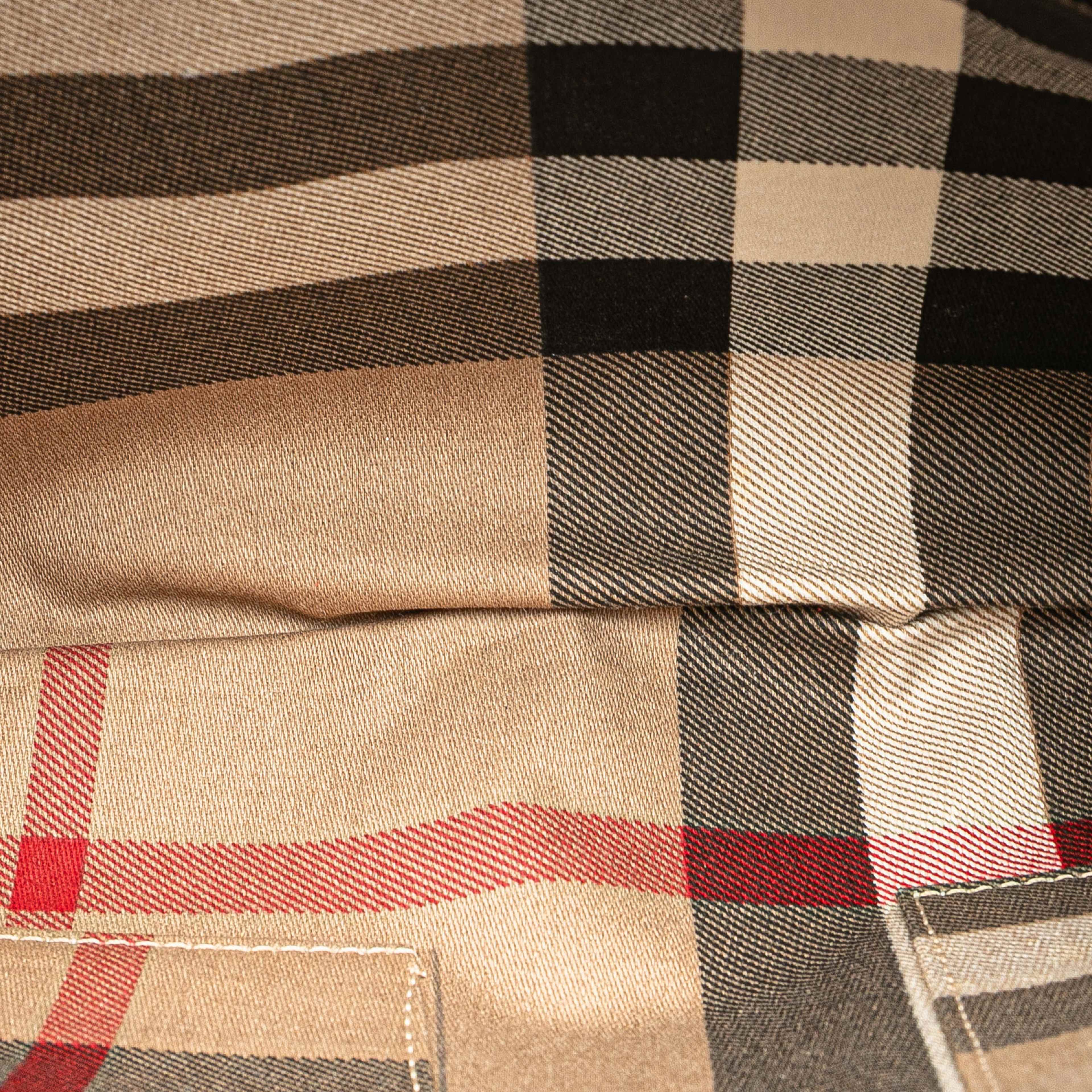 Burberry Leather Shoulder Bag, från Luxclusif, i färgen dark brown. Klicka för att öppna bilden i stort format