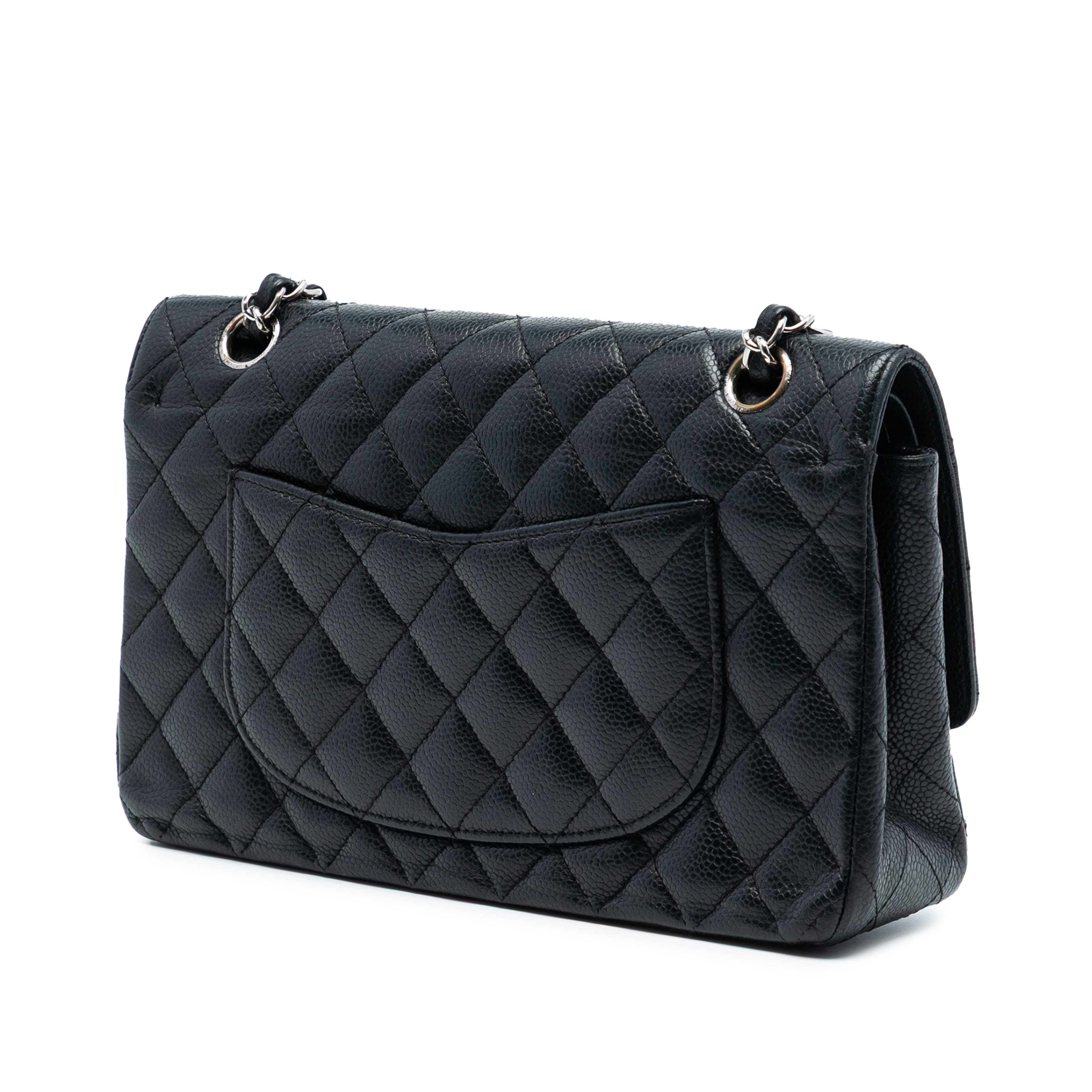 Chanel Medium Classic Caviar Double Flap, från Luxclusif, i färgen svart. Klicka för att öppna bilden i stort format