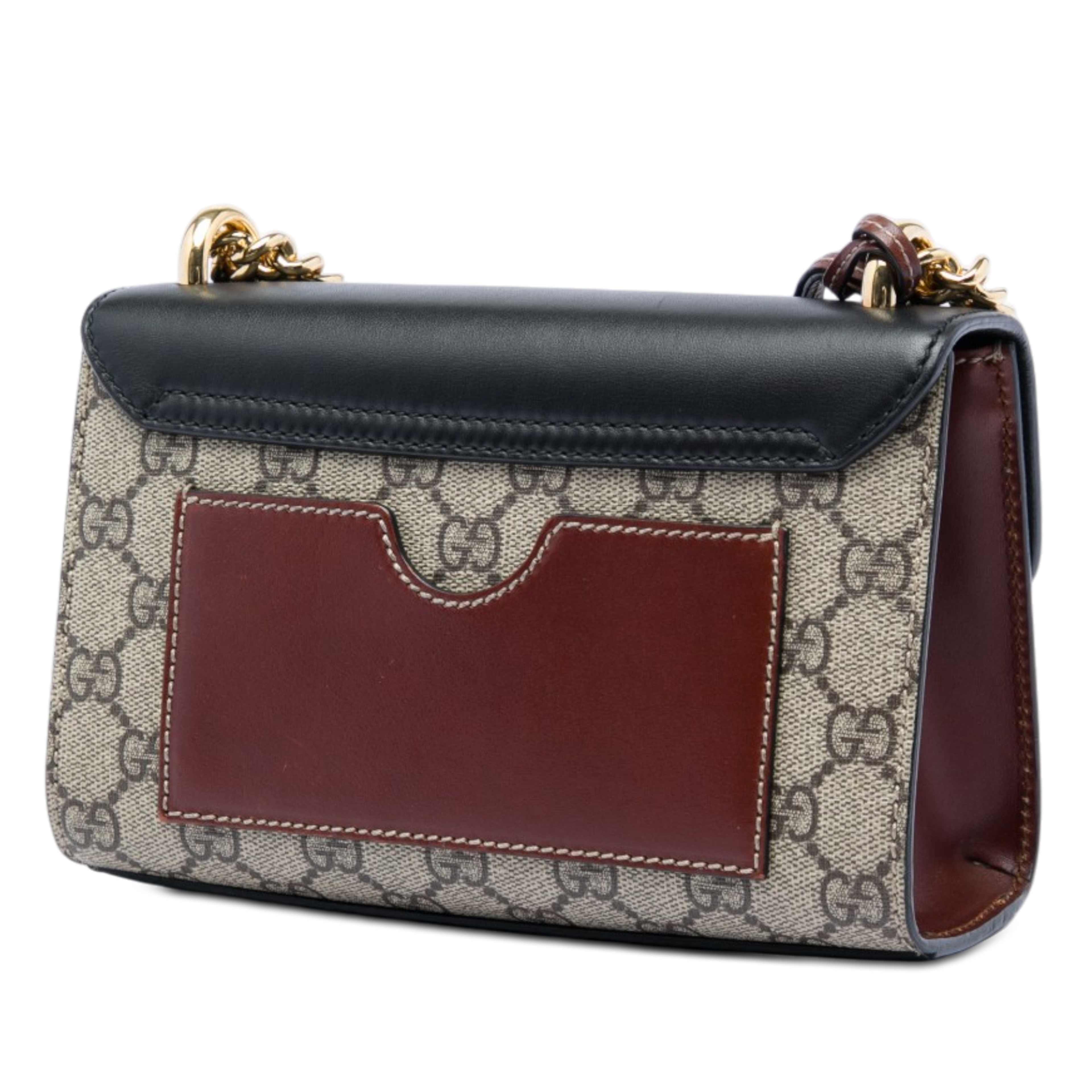Gucci Small Gg Supreme Padlock Crossbody, från Luxclusif, i färgen svart. Klicka för att öppna bilden i stort format