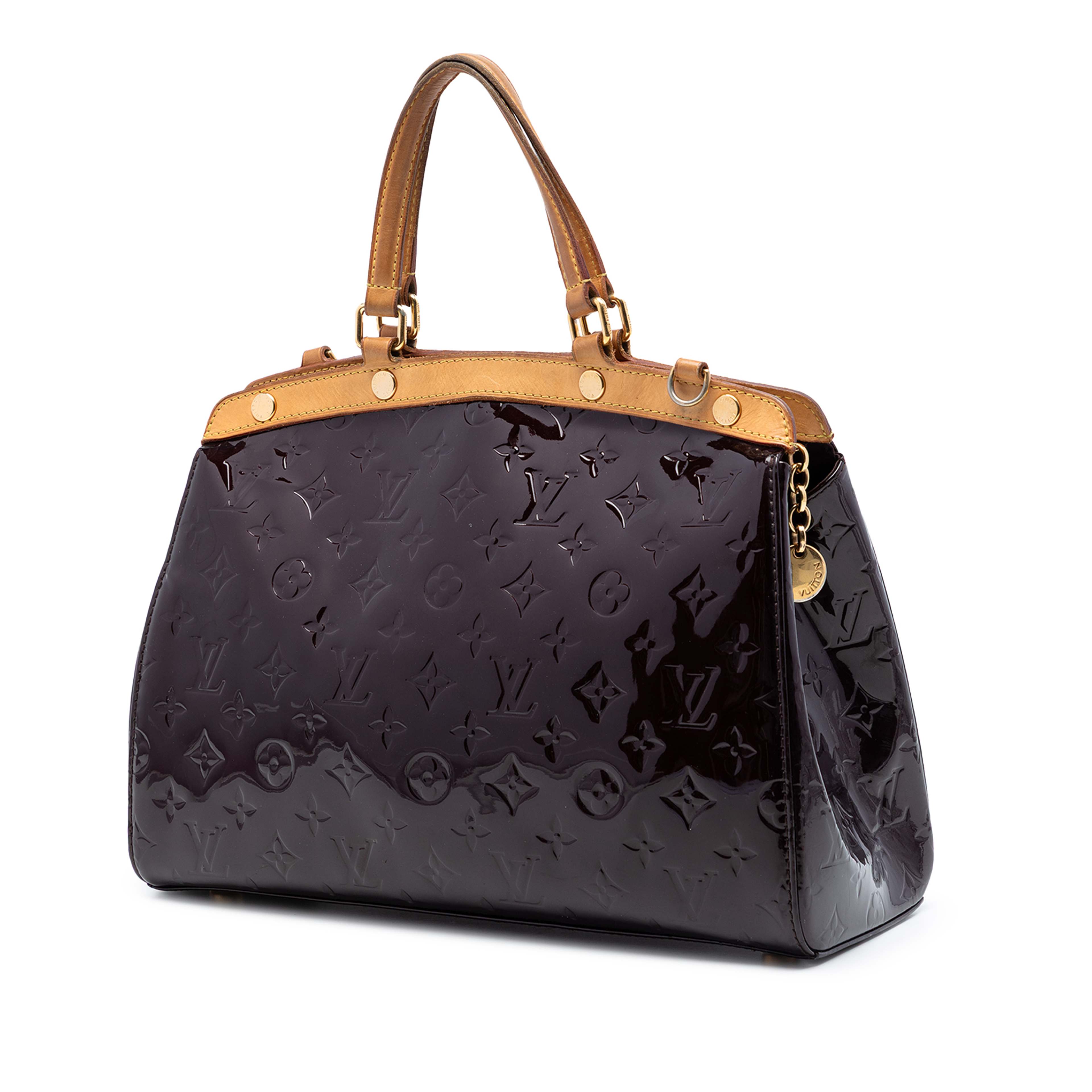 Louis Vuitton Monogram Vernis Brea Mm, från Luxclusif, i färgen purple. Klicka för att öppna bilden i stort format