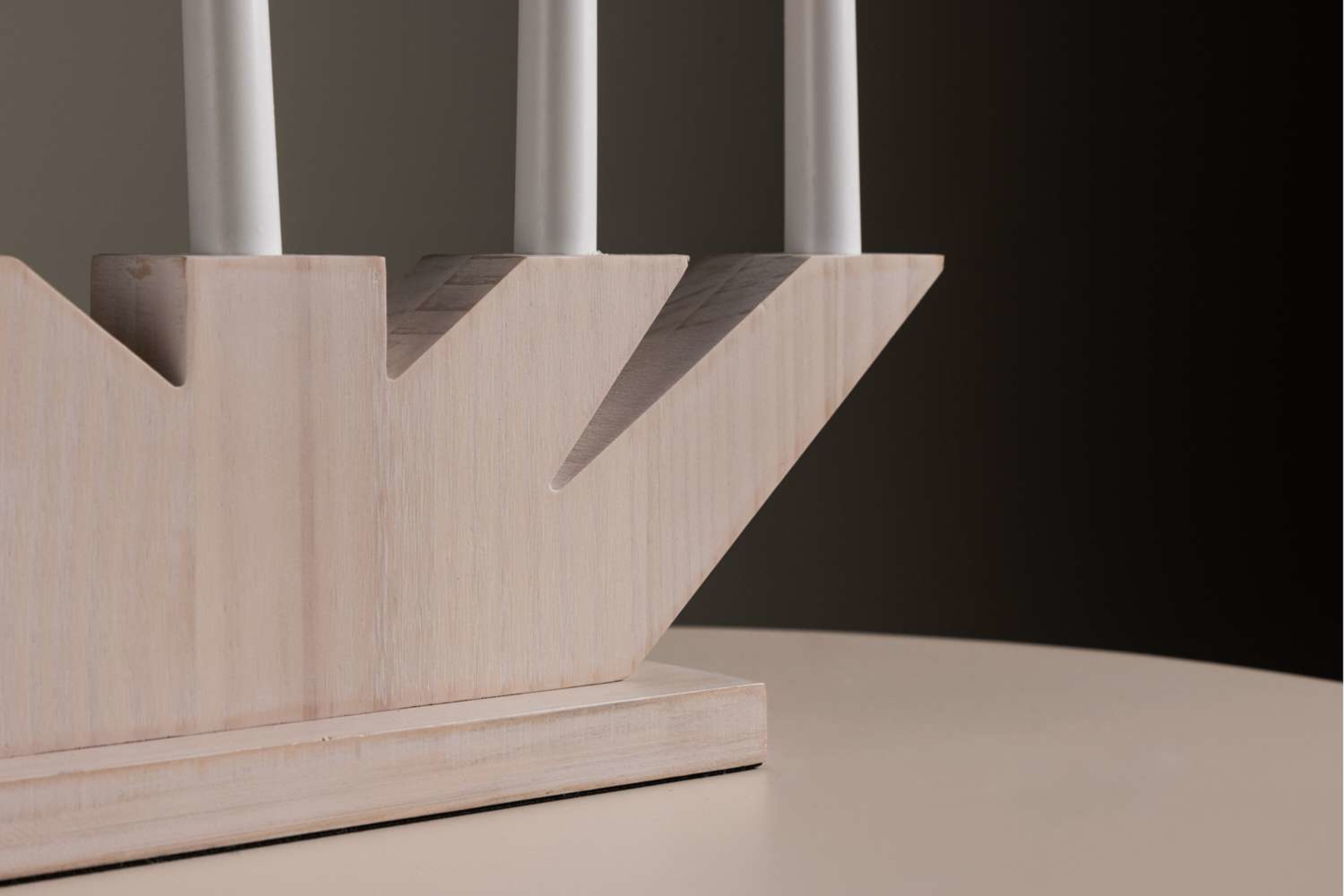 Verbier Bordslampa, från Venture Home, i färgen white. Klicka för att öppna bilden i stort format