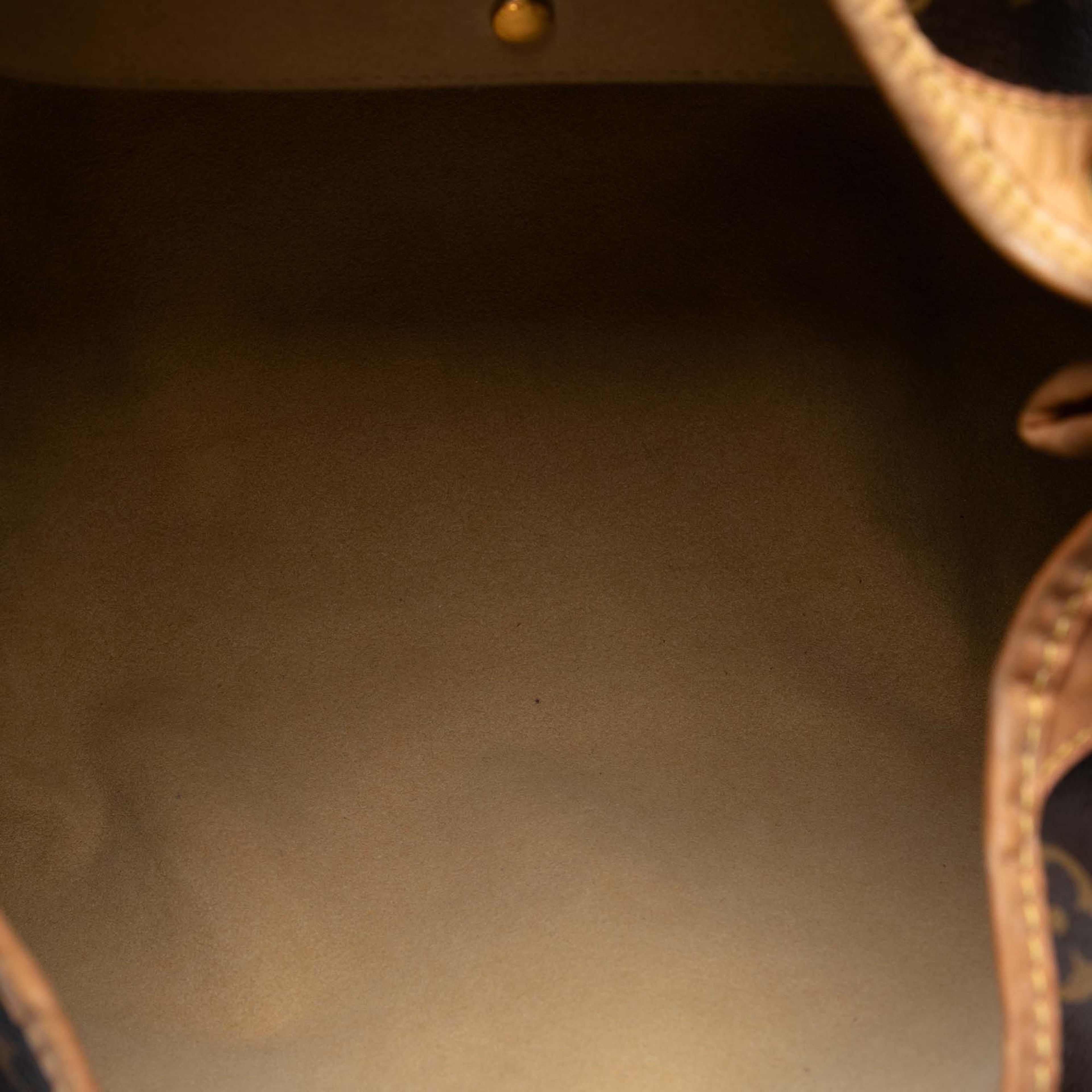 Louis Vuitton Monogram Galliera Pm, från Luxclusif, i färgen brown. Klicka för att öppna bilden i stort format