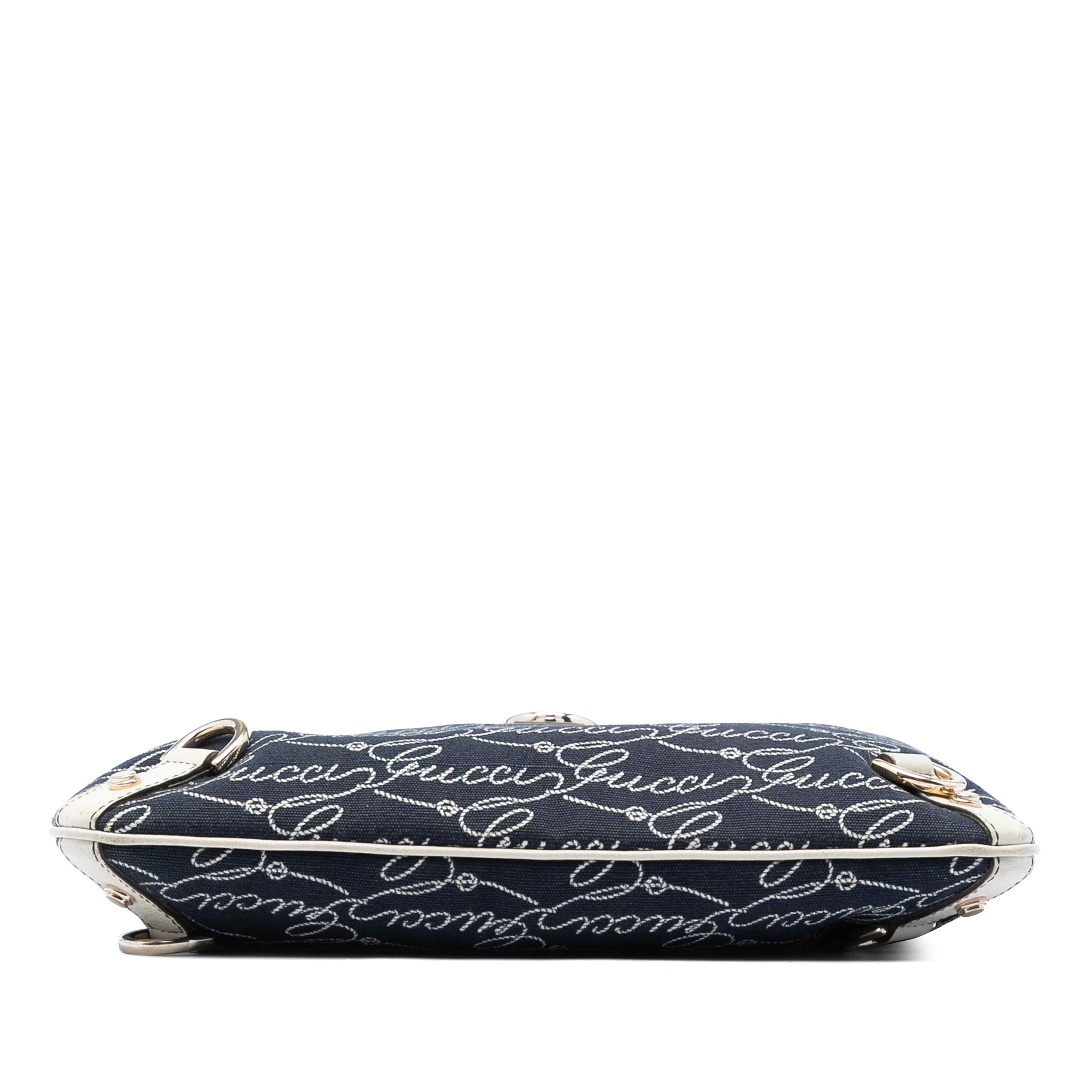 Gucci 85th Anniversary Denim Abbey D Ring Crossbody, från Luxclusif, i färgen blå. Klicka för att öppna bilden i stort format
