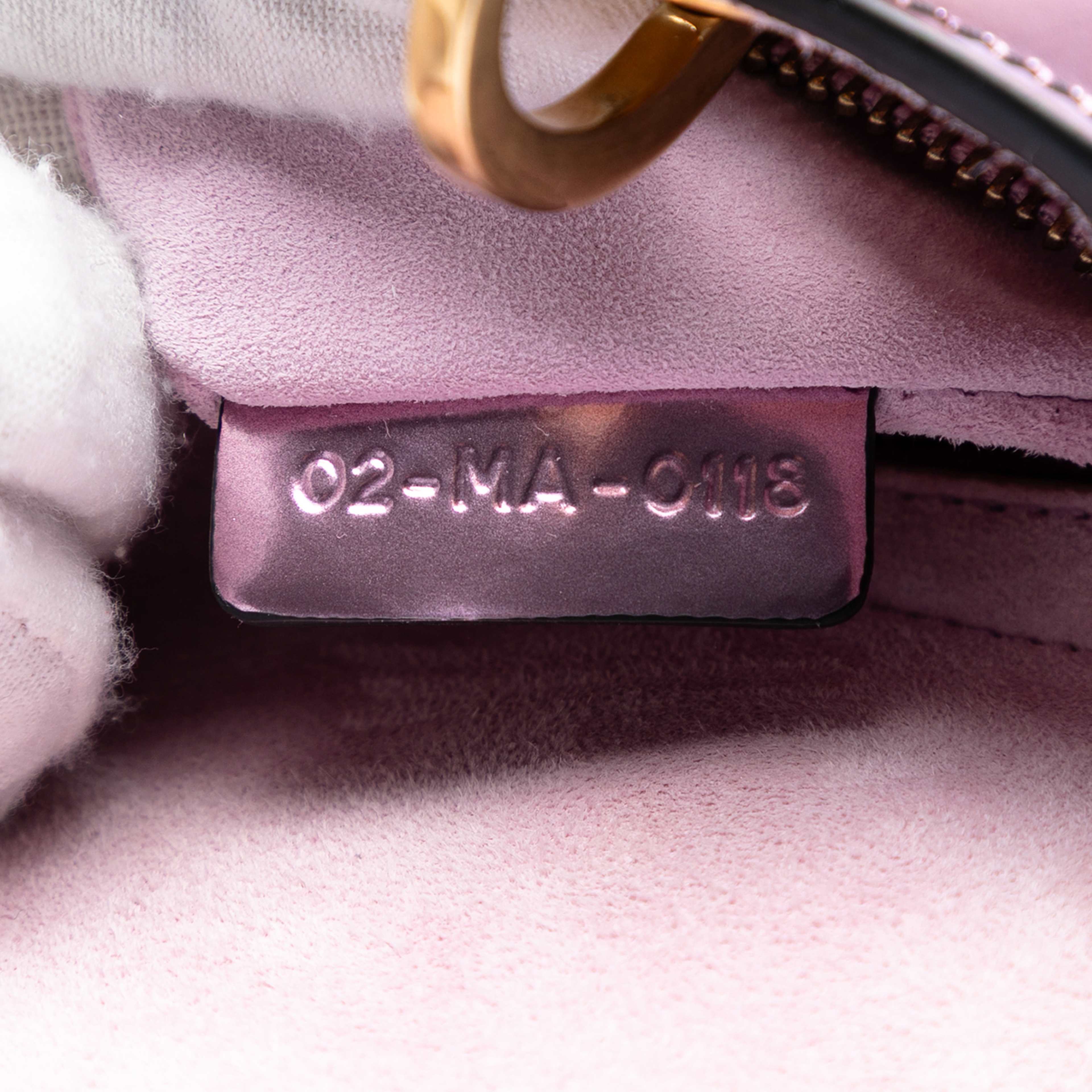 Dior Mini Metallic Patent Lady Dior, från Luxclusif, i färgen rosa. Klicka för att öppna bilden i stort format