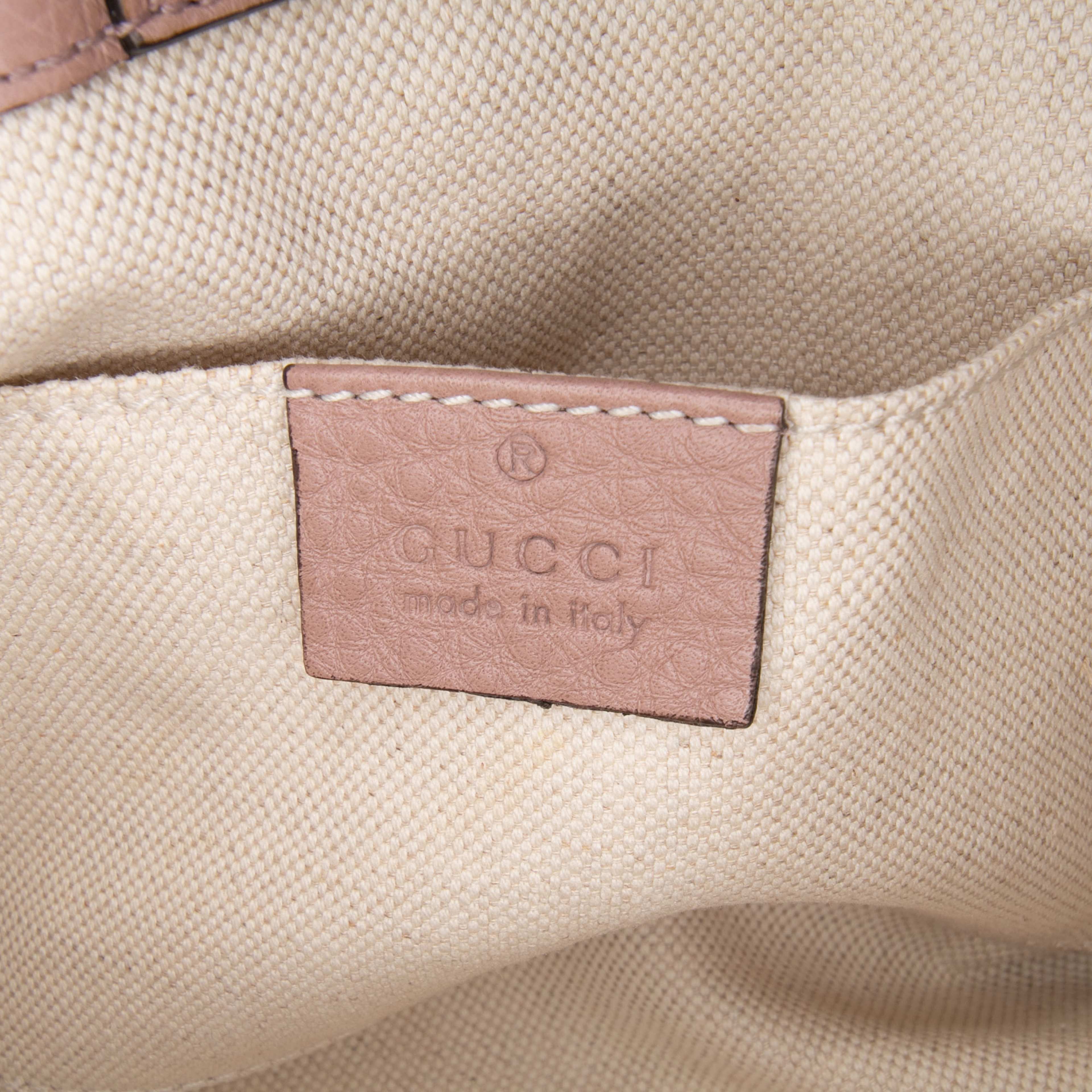 Gucci Mini Calfskin Bamboo Shopper Satchel, från Luxclusif, i färgen lily. Klicka för att öppna bilden i stort format