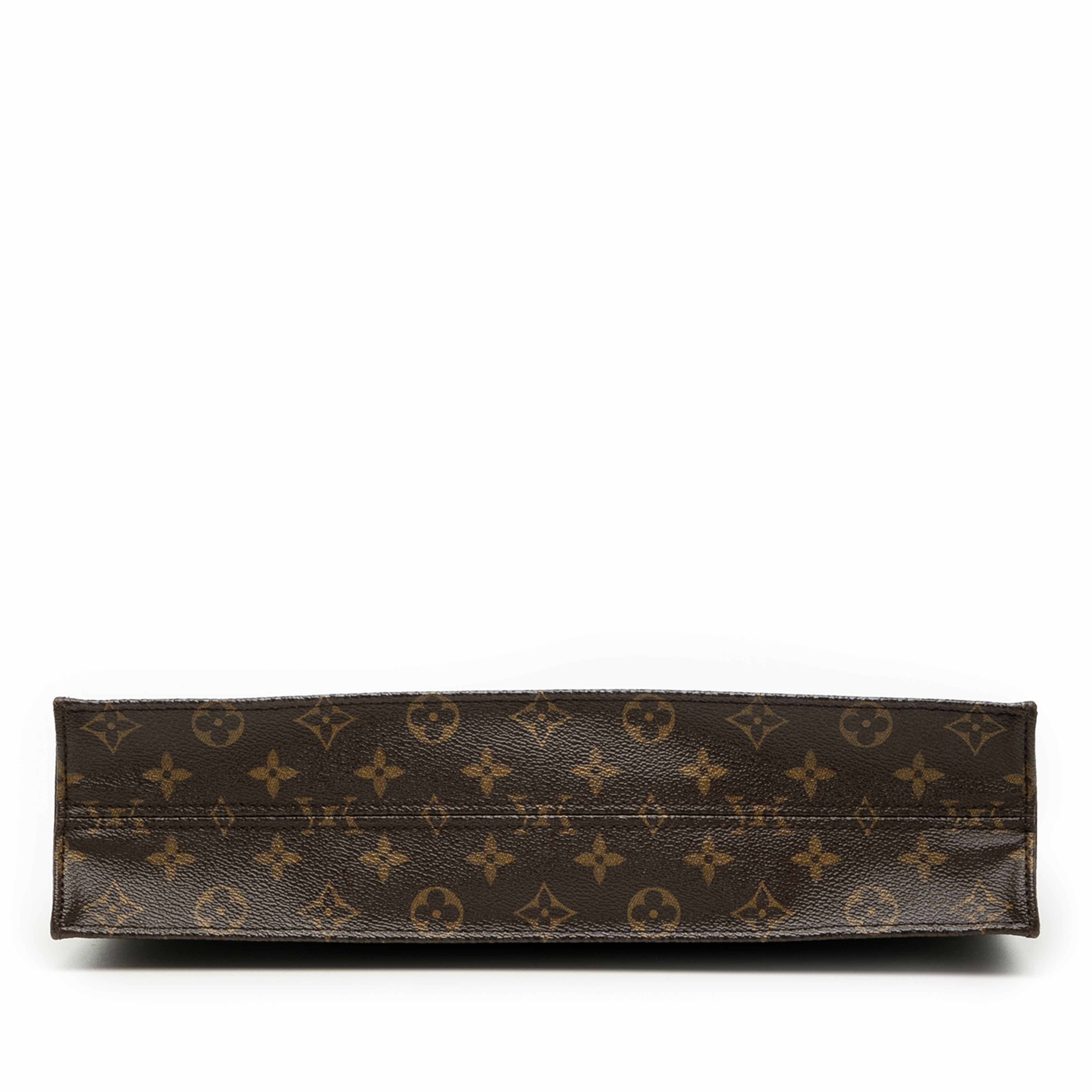 Louis Vuitton Monogram Sac Plat, från Luxclusif, i färgen brown. Klicka för att öppna bilden i stort format