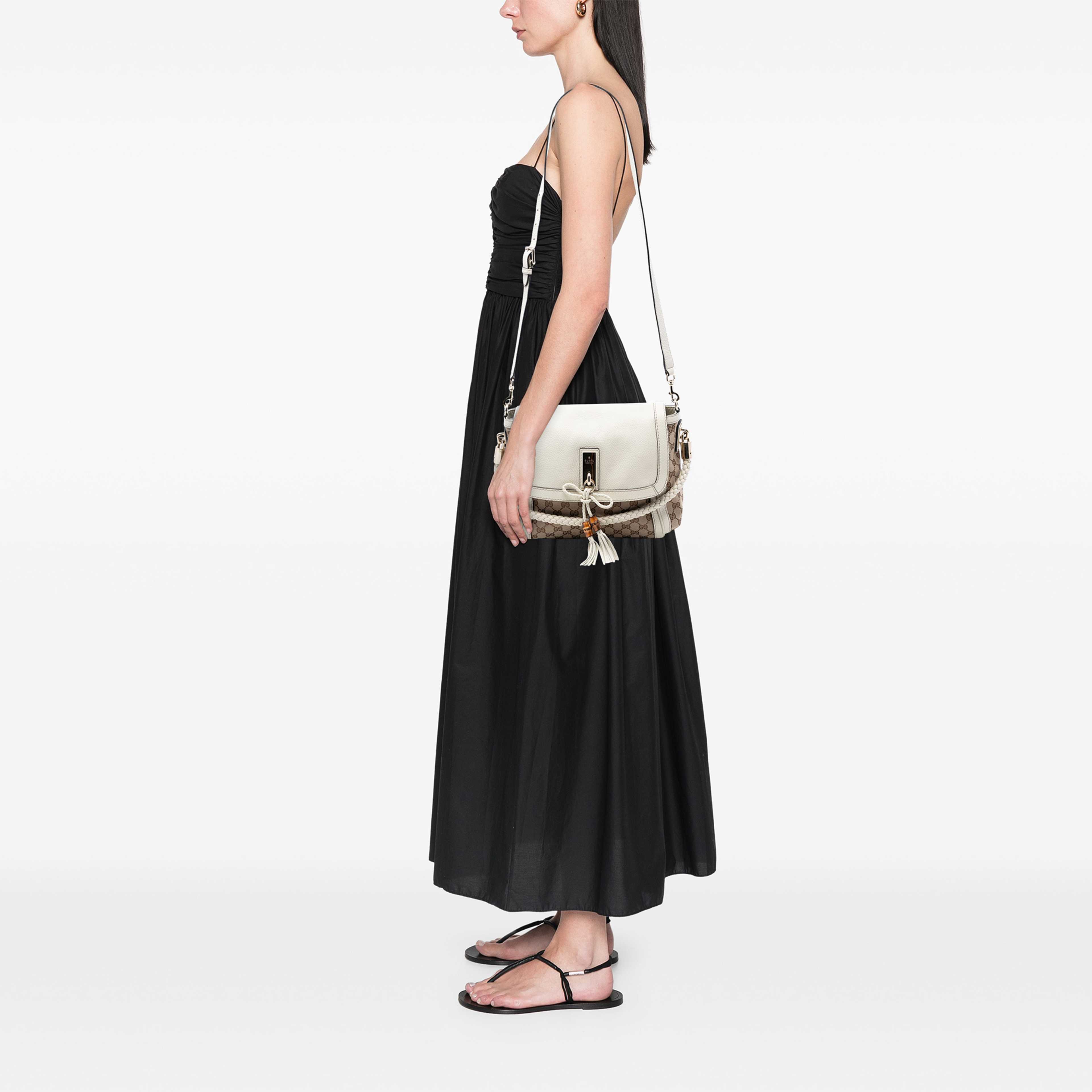 Gucci Gg Canvas Bella Flap Satchel, från Luxclusif, i färgen beige. Klicka för att öppna bilden i stort format
