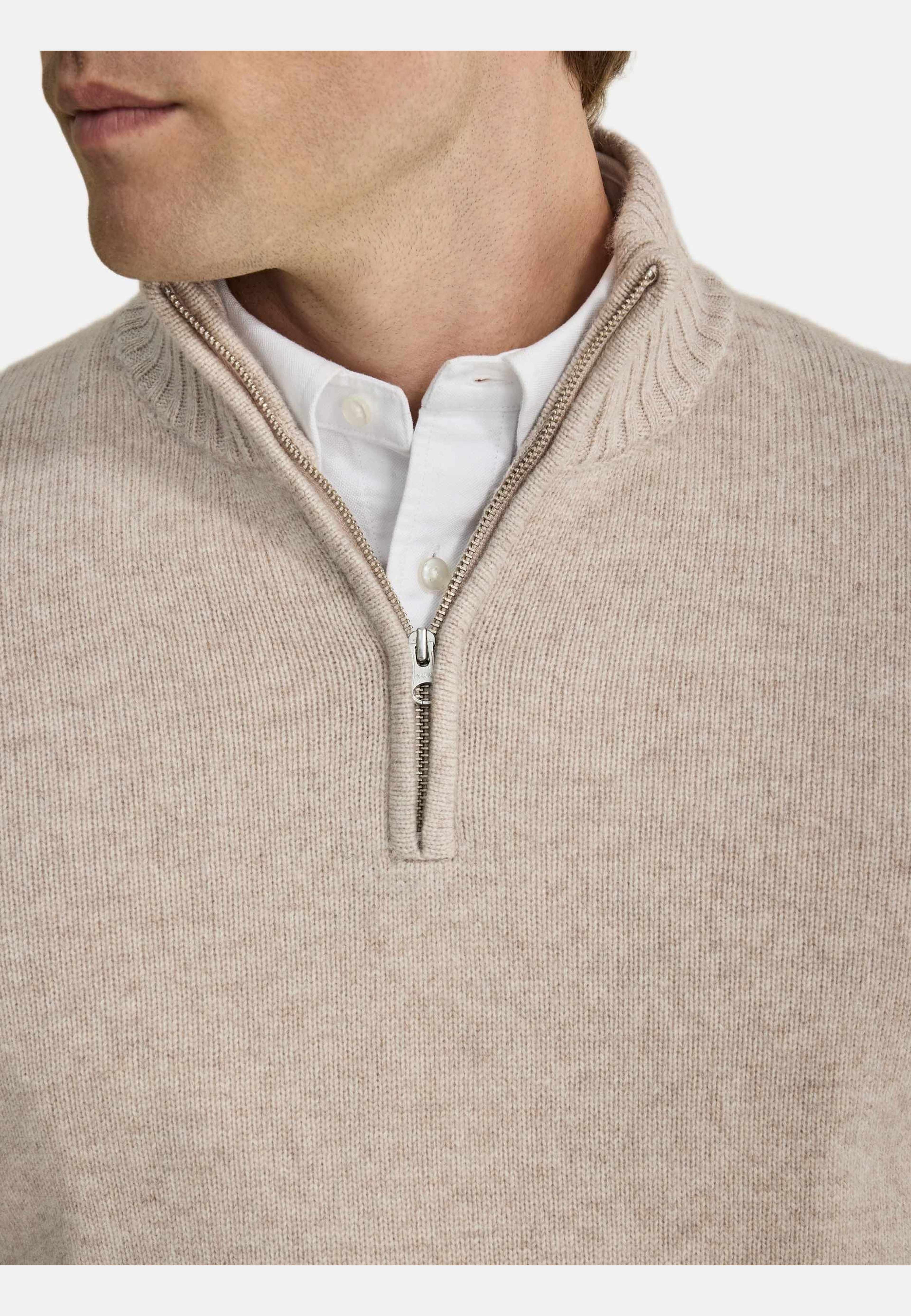 Wool Cashmere Blend Quarter Zip, från John Henric, i färgen beige. Klicka för att öppna bilden i stort format