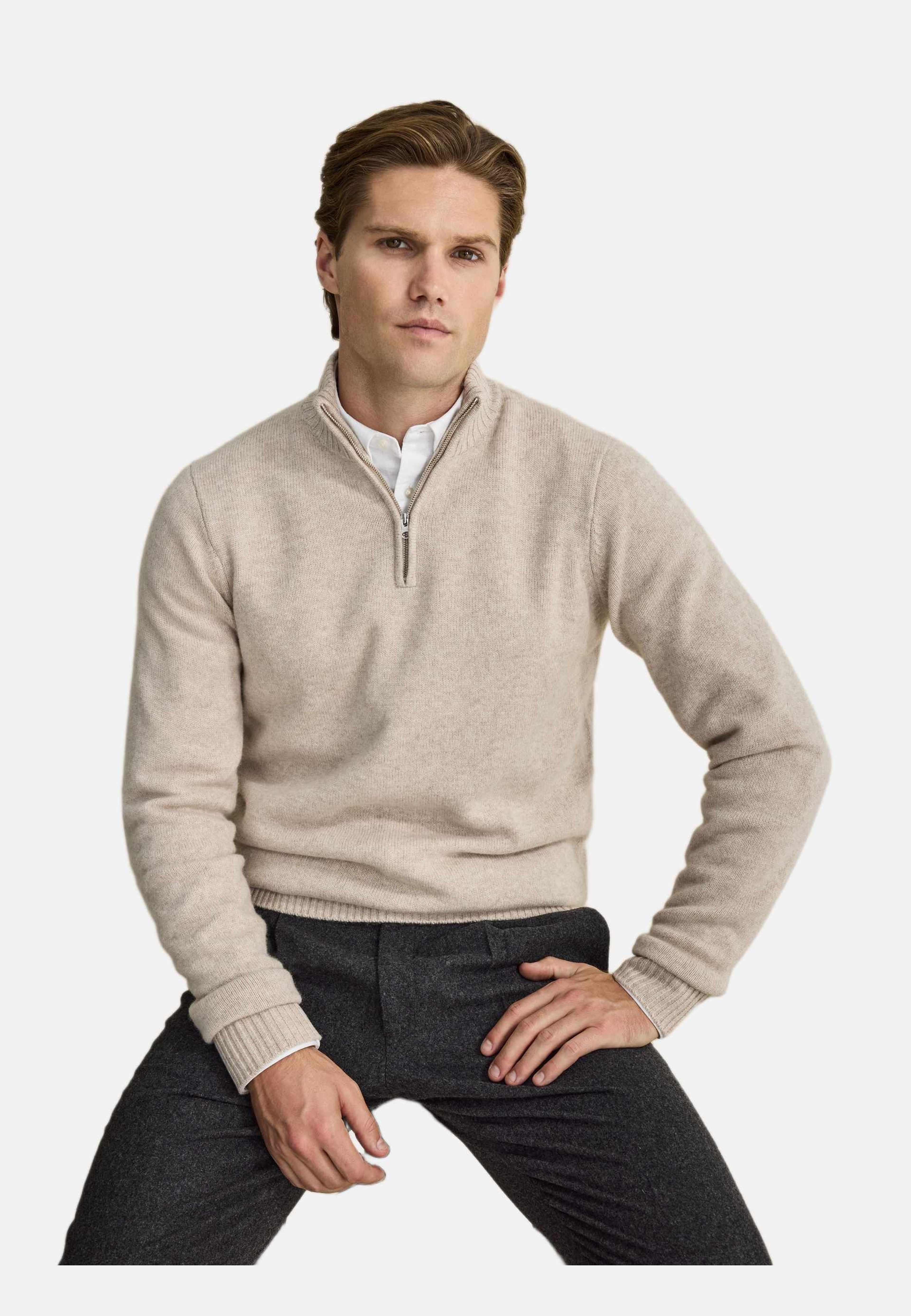Wool Cashmere Blend Quarter Zip, från John Henric, i färgen beige. Klicka för att öppna bilden i stort format