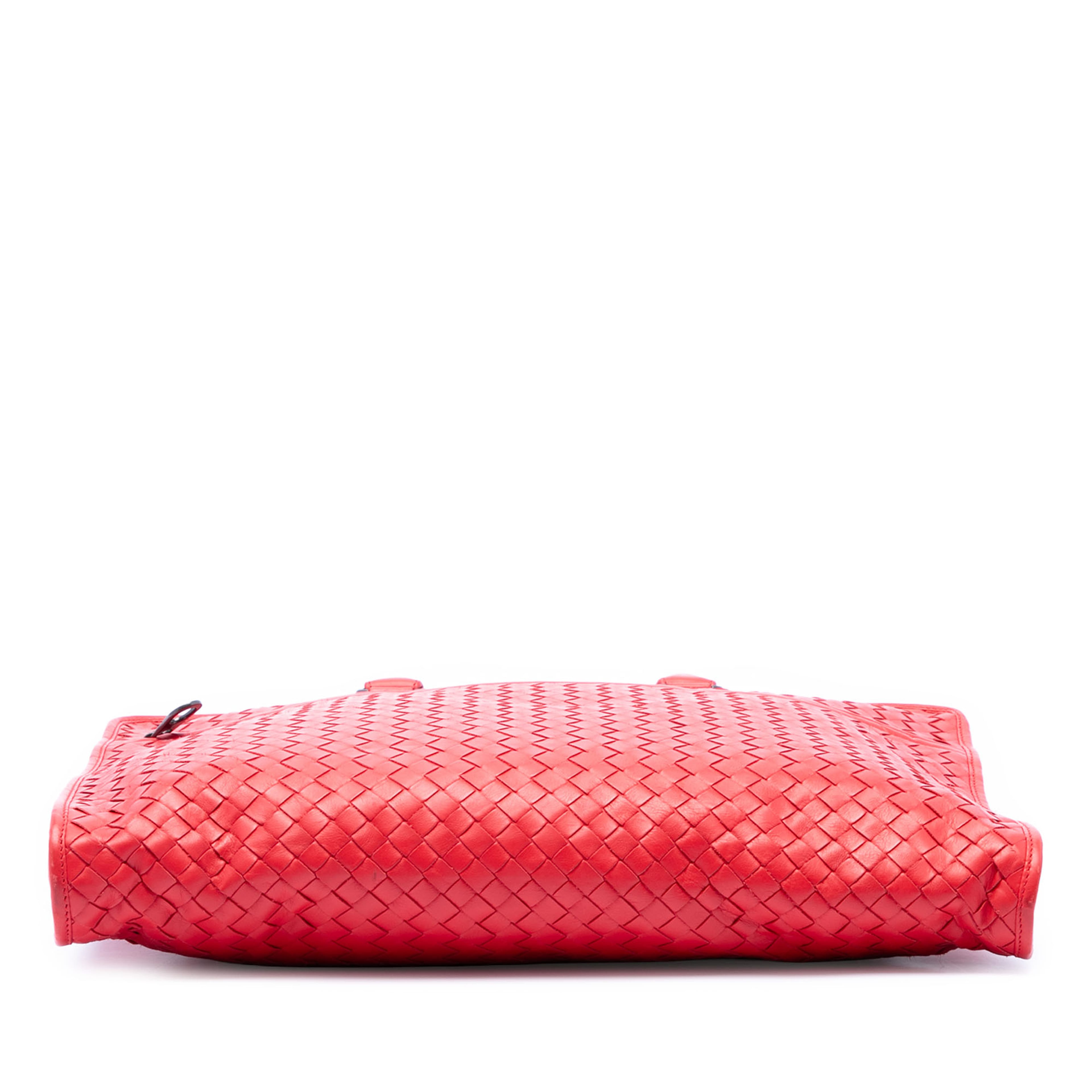 Bottega Veneta Nappa Intrecciato Briefcase, från Luxclusif, i färgen röd. Klicka för att öppna bilden i stort format
