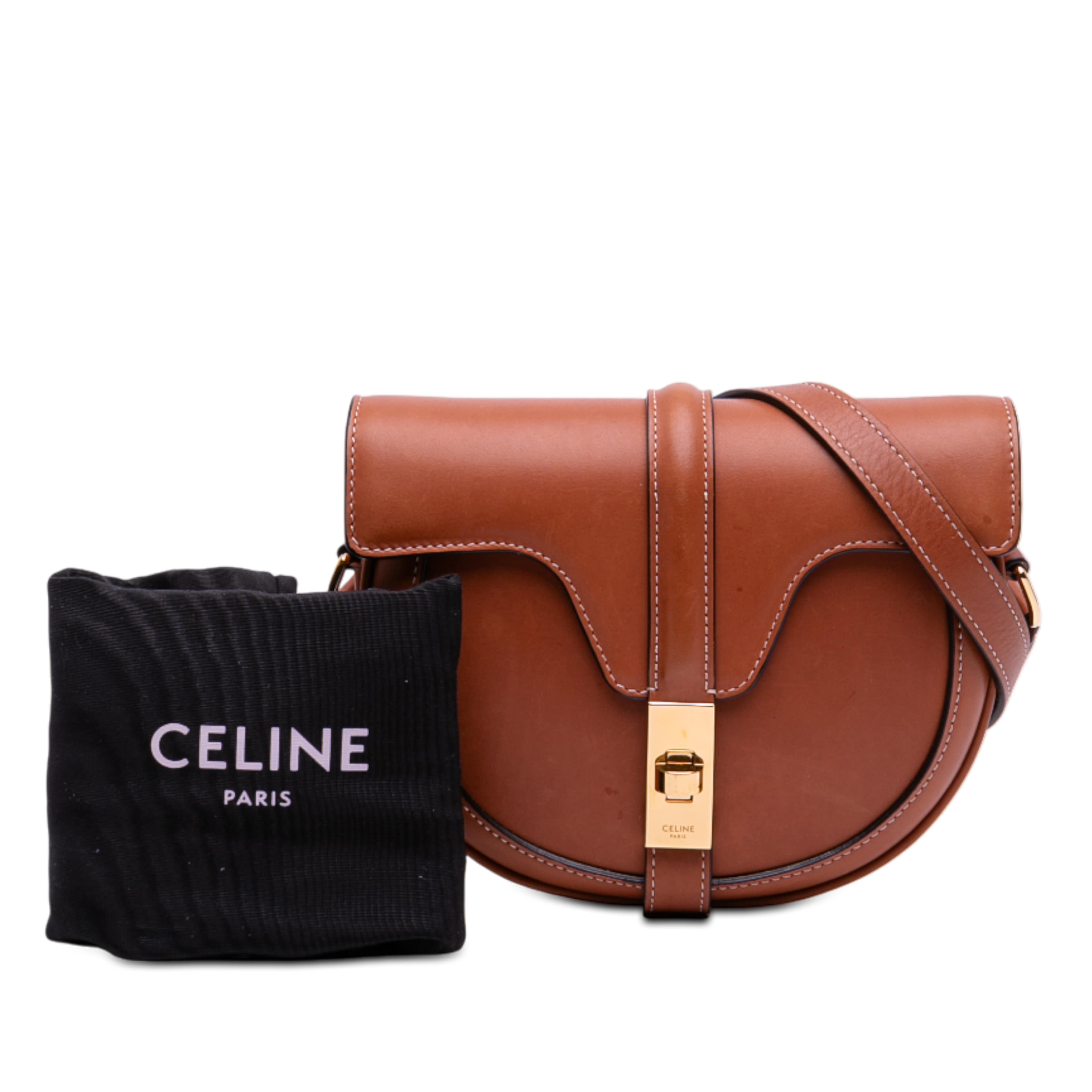 Celine Small Calfskin Besace 16 Crossbody, från Luxclusif, i färgen brun. Klicka för att öppna bilden i stort format