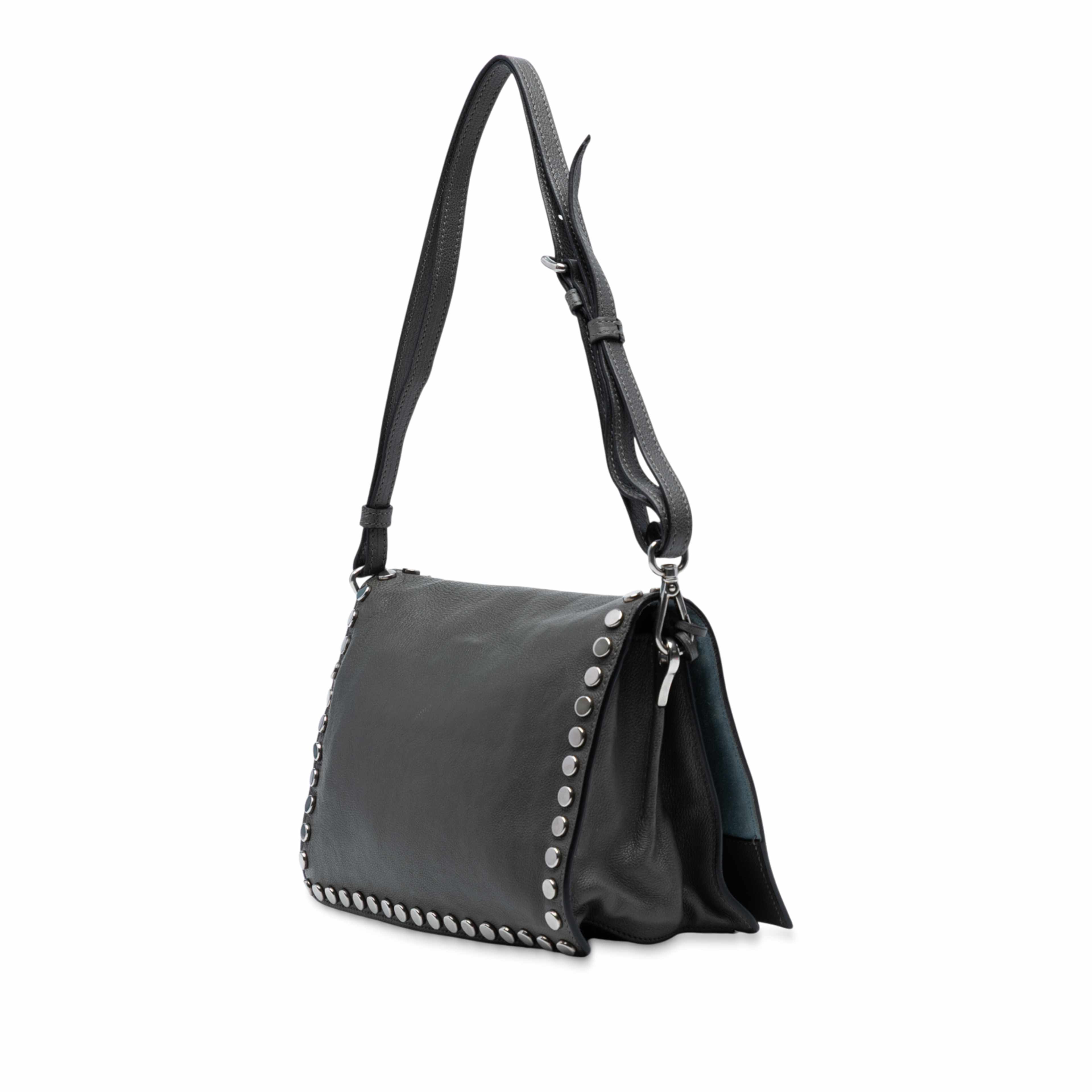 Prada Glace Calfskin Studded Etiquette Flap, från Luxclusif, i färgen dark gray. Klicka för att öppna bilden i stort format