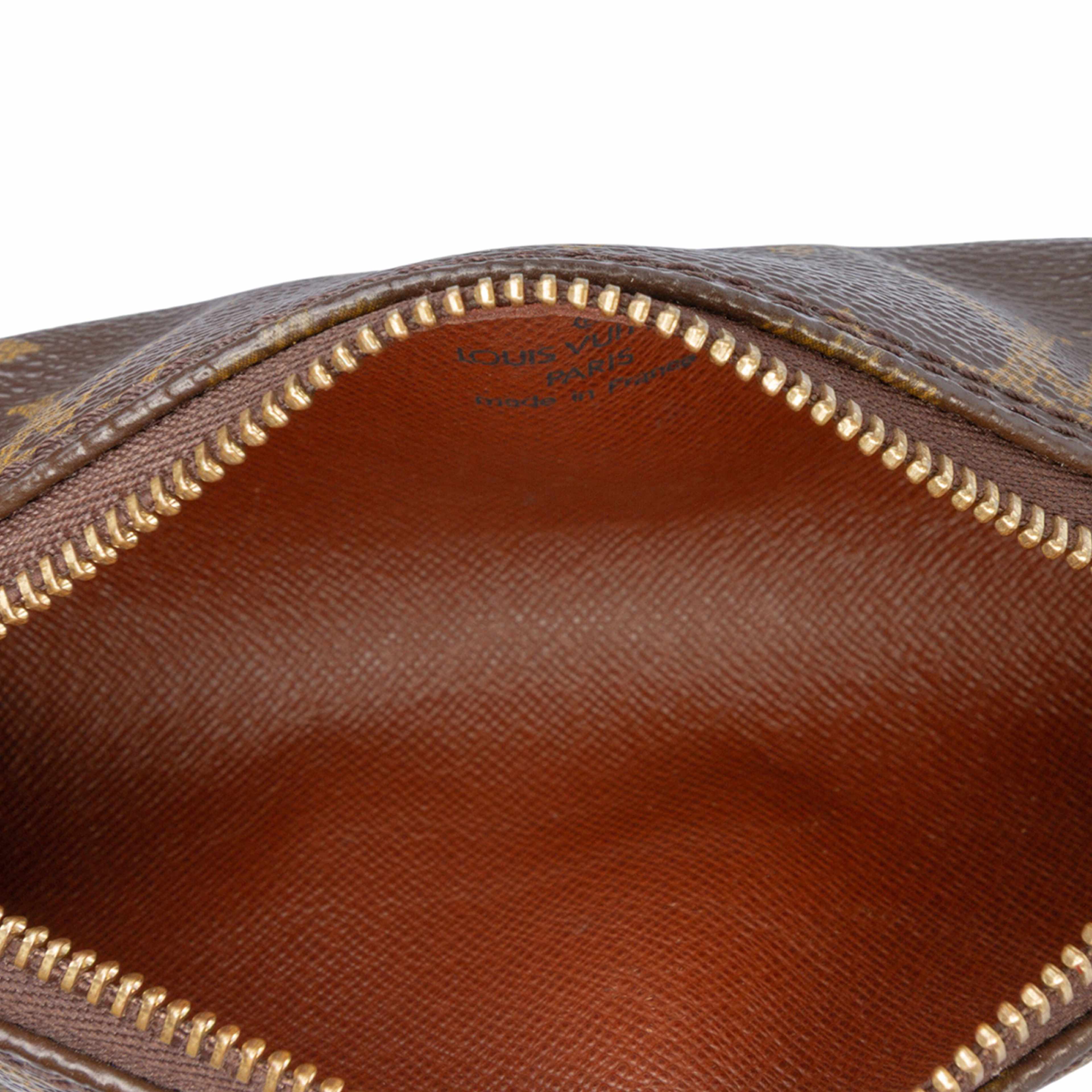 Louis Vuitton Monogram Papillon Pochette, från Luxclusif, i färgen brown. Klicka för att öppna bilden i stort format