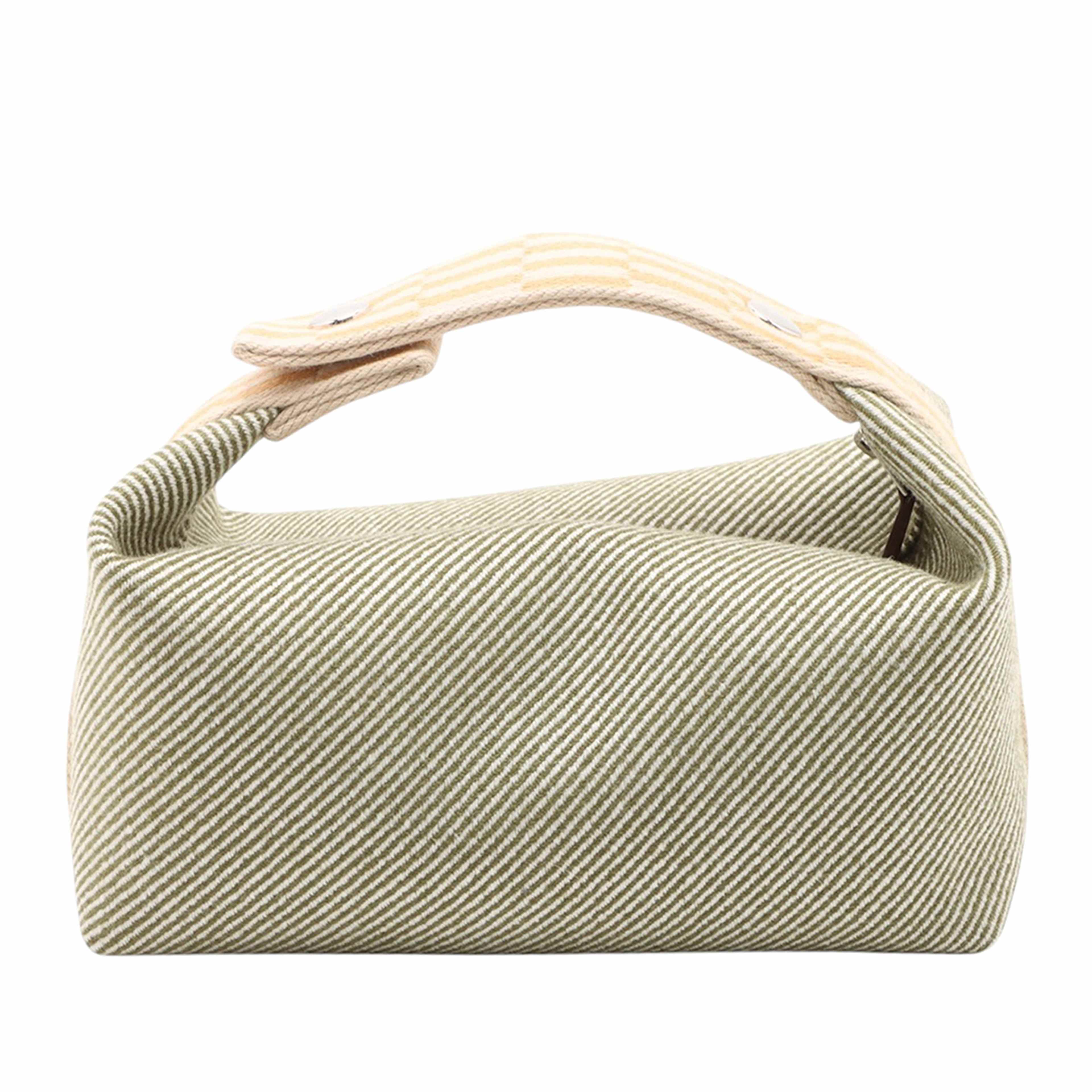 Hermès Small Wool Bride A Brac H Natte Case, från Luxclusif, i färgen green. Klicka för att öppna bilden i stort format