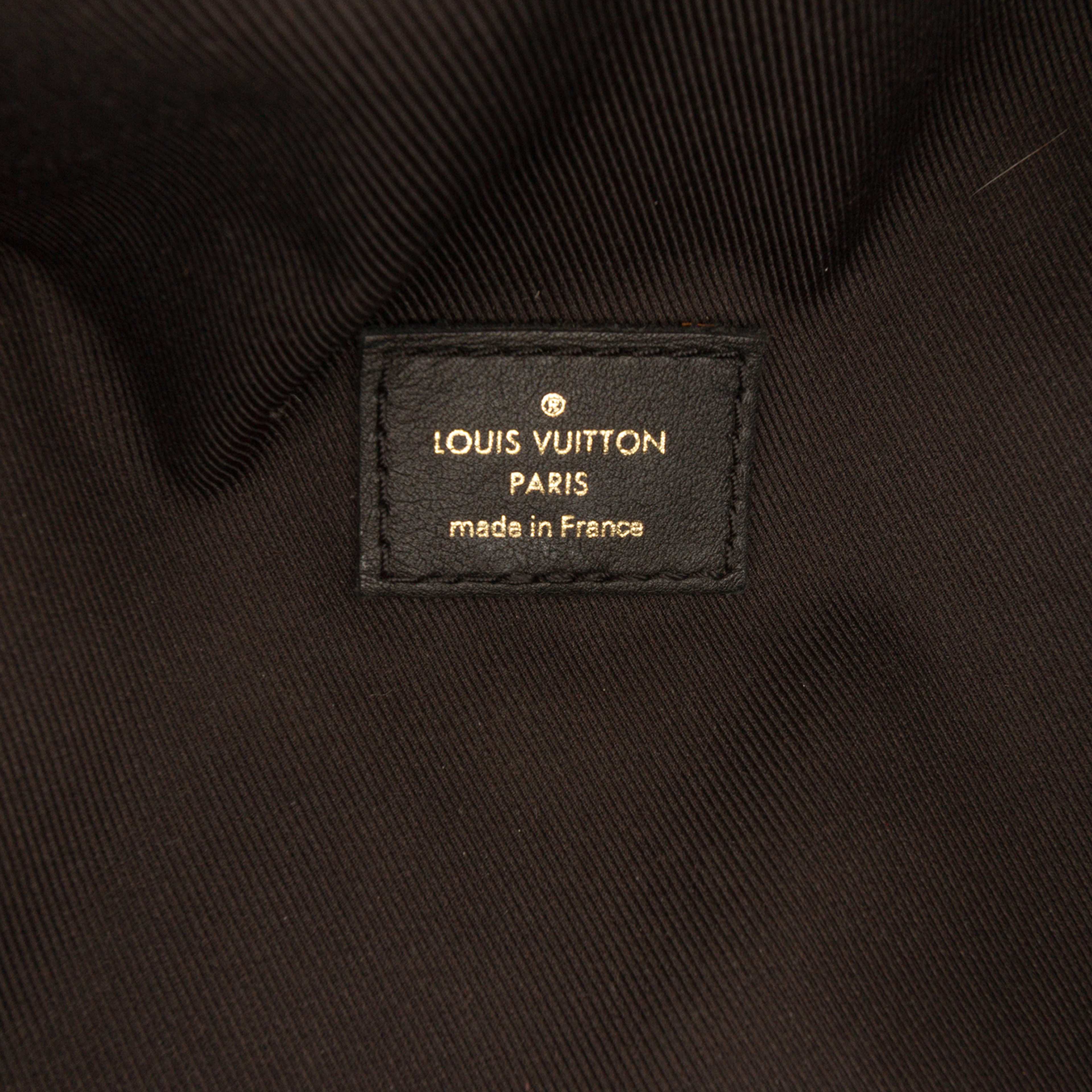 Louis Vuitton New Wave Bumbag, från Luxclusif, i färgen black. Klicka för att öppna bilden i stort format