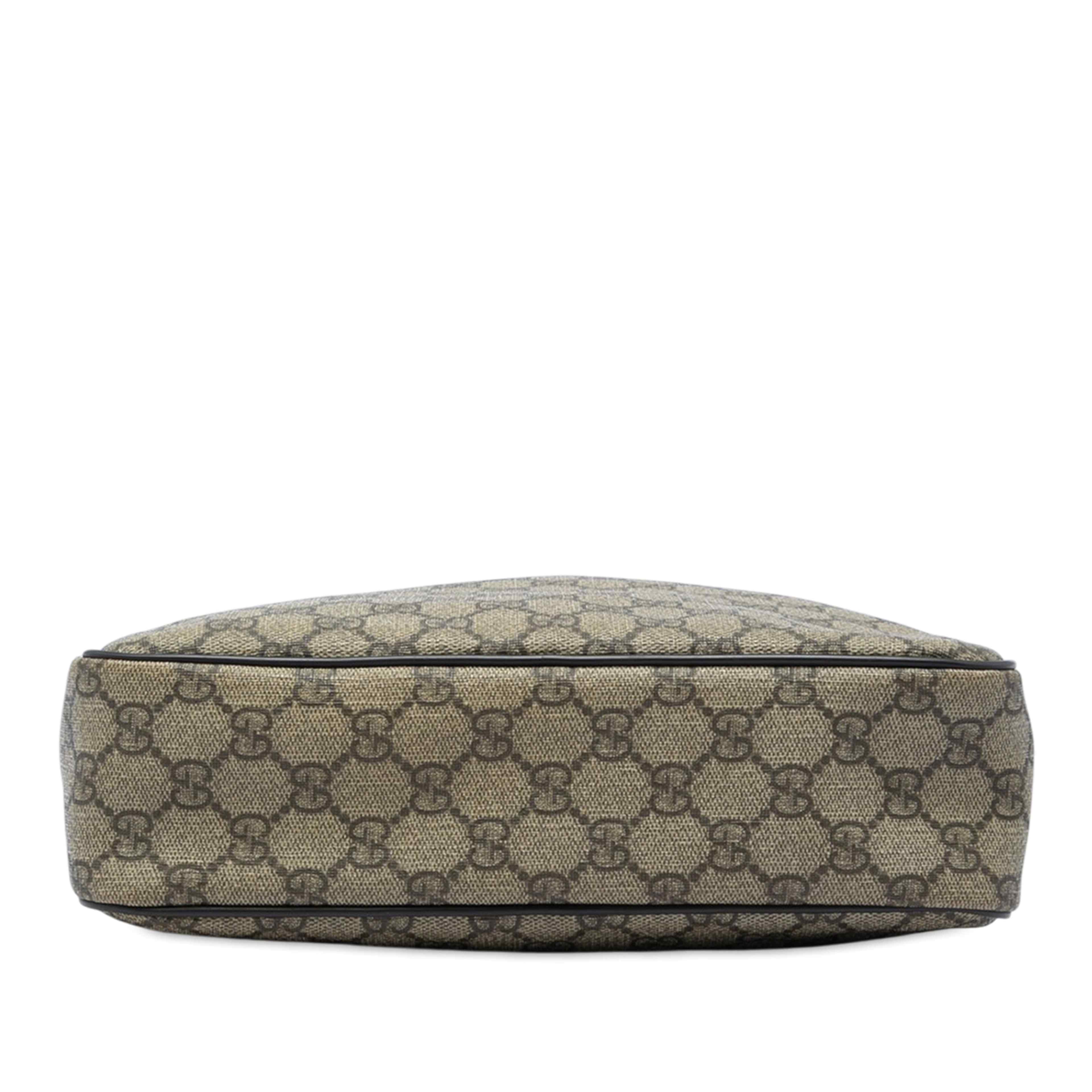Gucci Gg Supreme Crossbody, från Luxclusif, i färgen beige. Klicka för att öppna bilden i stort format