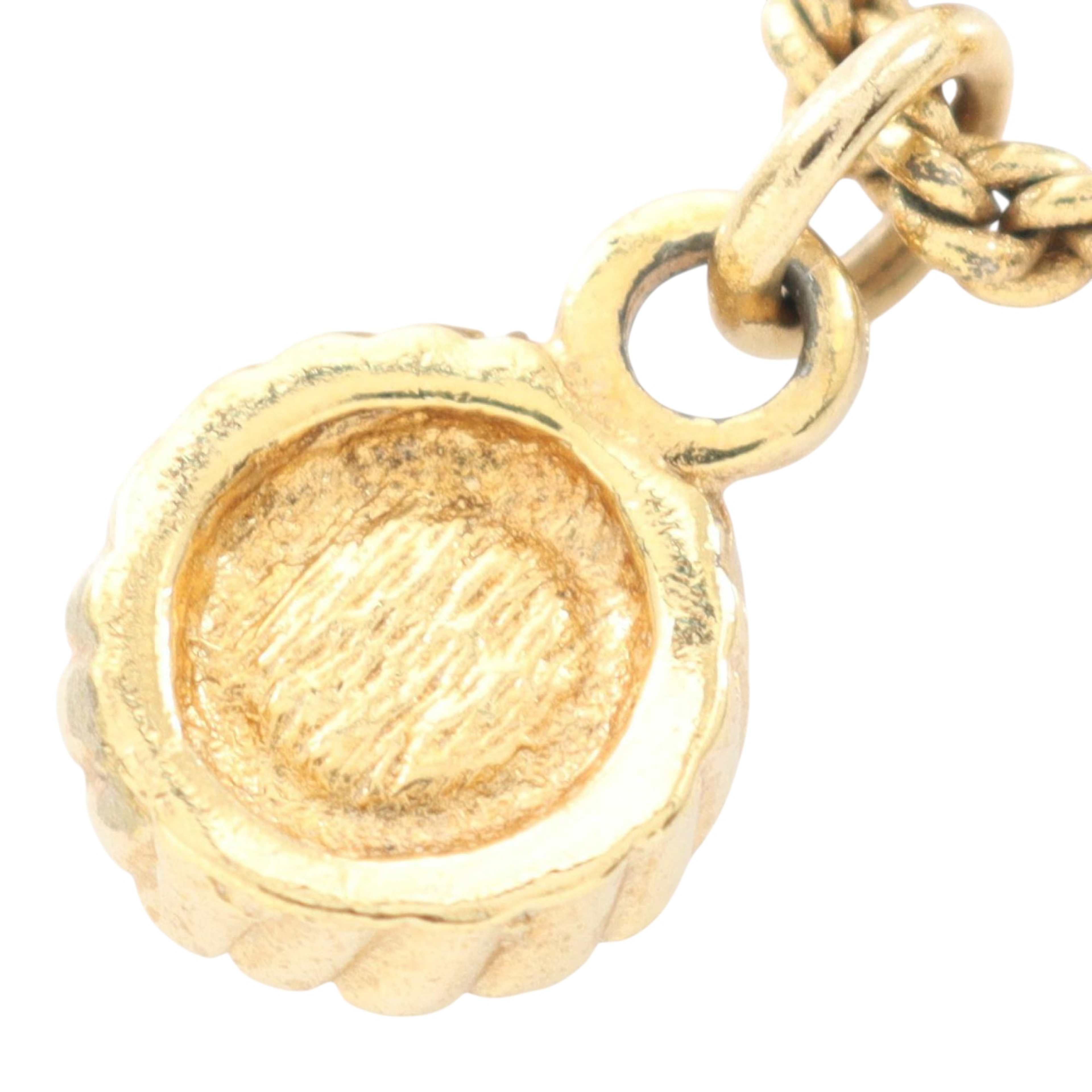 Dior Gold Plated Strass Round Pendant Necklace, från Luxclusif, i färgen gold. Klicka för att öppna bilden i stort format