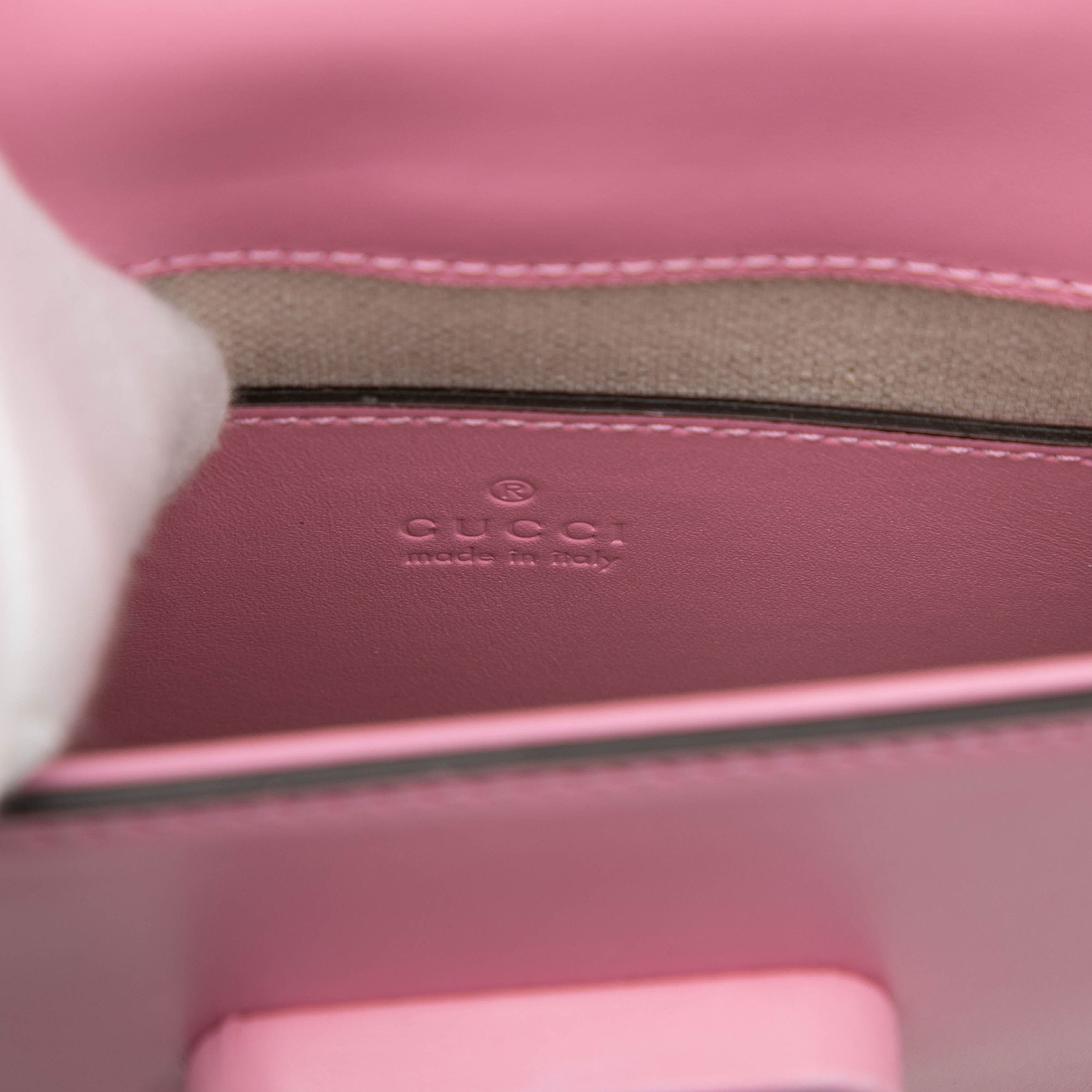 Gucci Mini Calfskin Bamboo Top Handle Bag, från Luxclusif, i färgen pink. Klicka för att öppna bilden i stort format