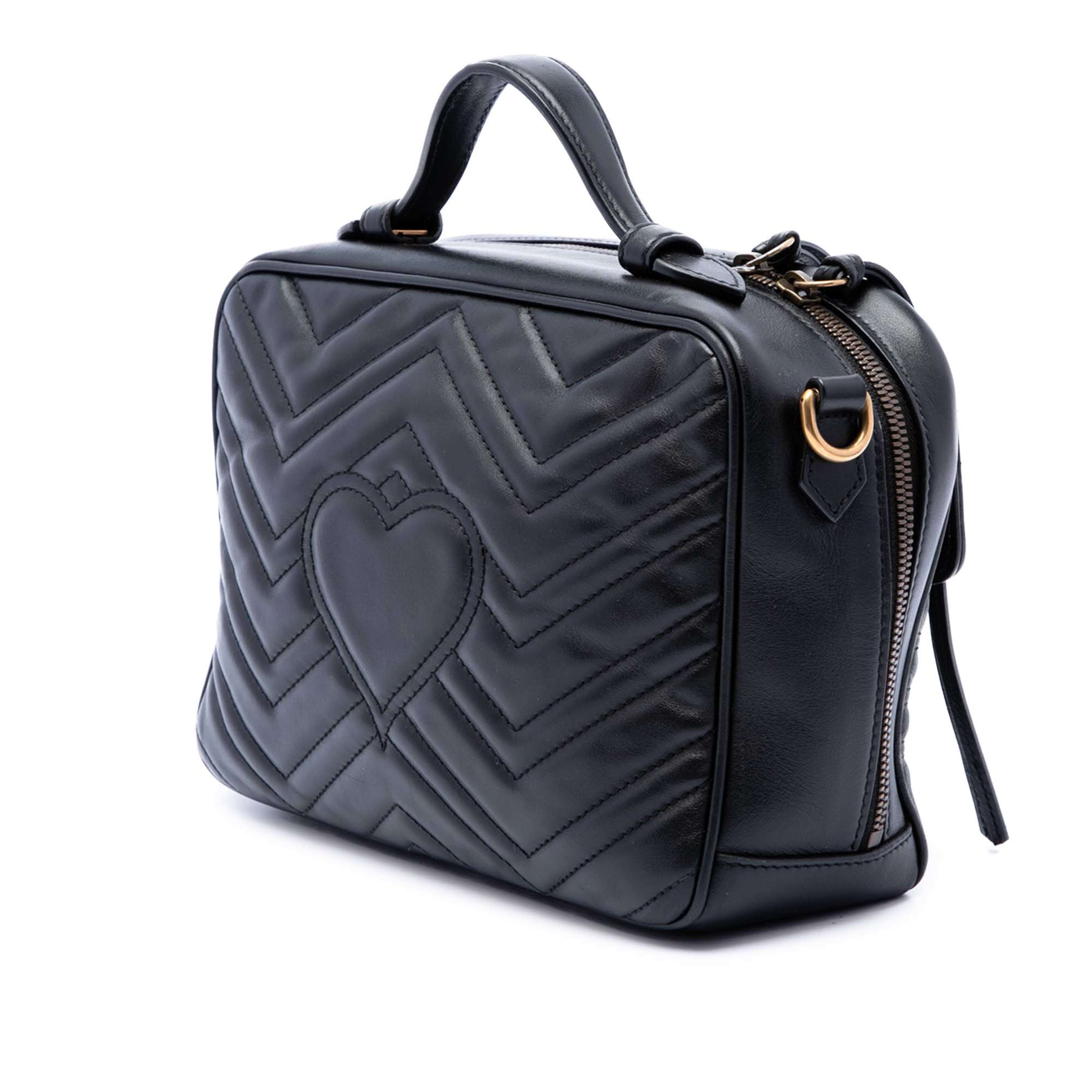 Gucci Small Gg Marmont Matelasse Calfskin Top Handle Satchel, från Luxclusif, i färgen svart. Klicka för att öppna bilden i stort format