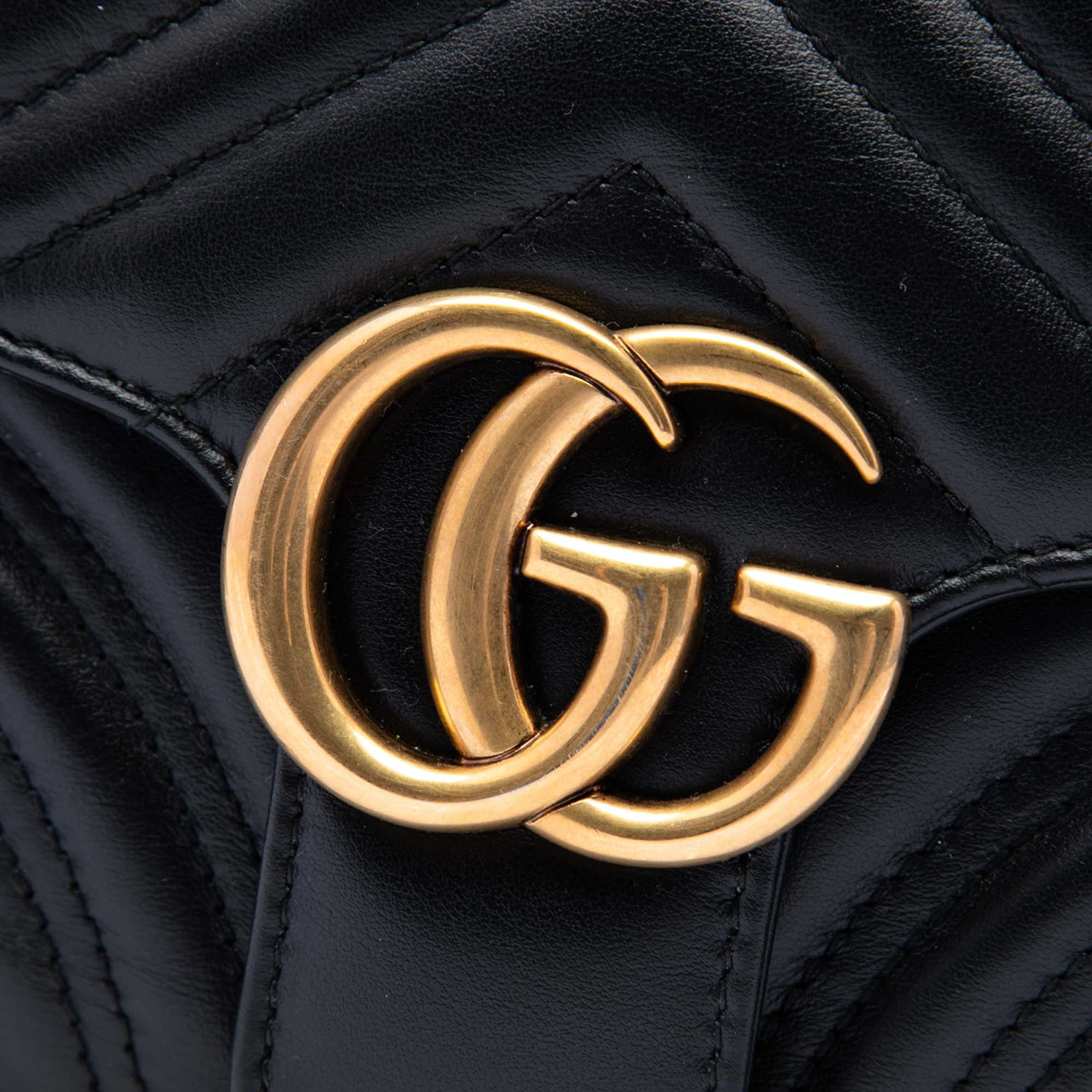 Gucci Small Gg Marmont Matelasse Calfskin Top Handle Satchel, från Luxclusif, i färgen svart. Klicka för att öppna bilden i stort format