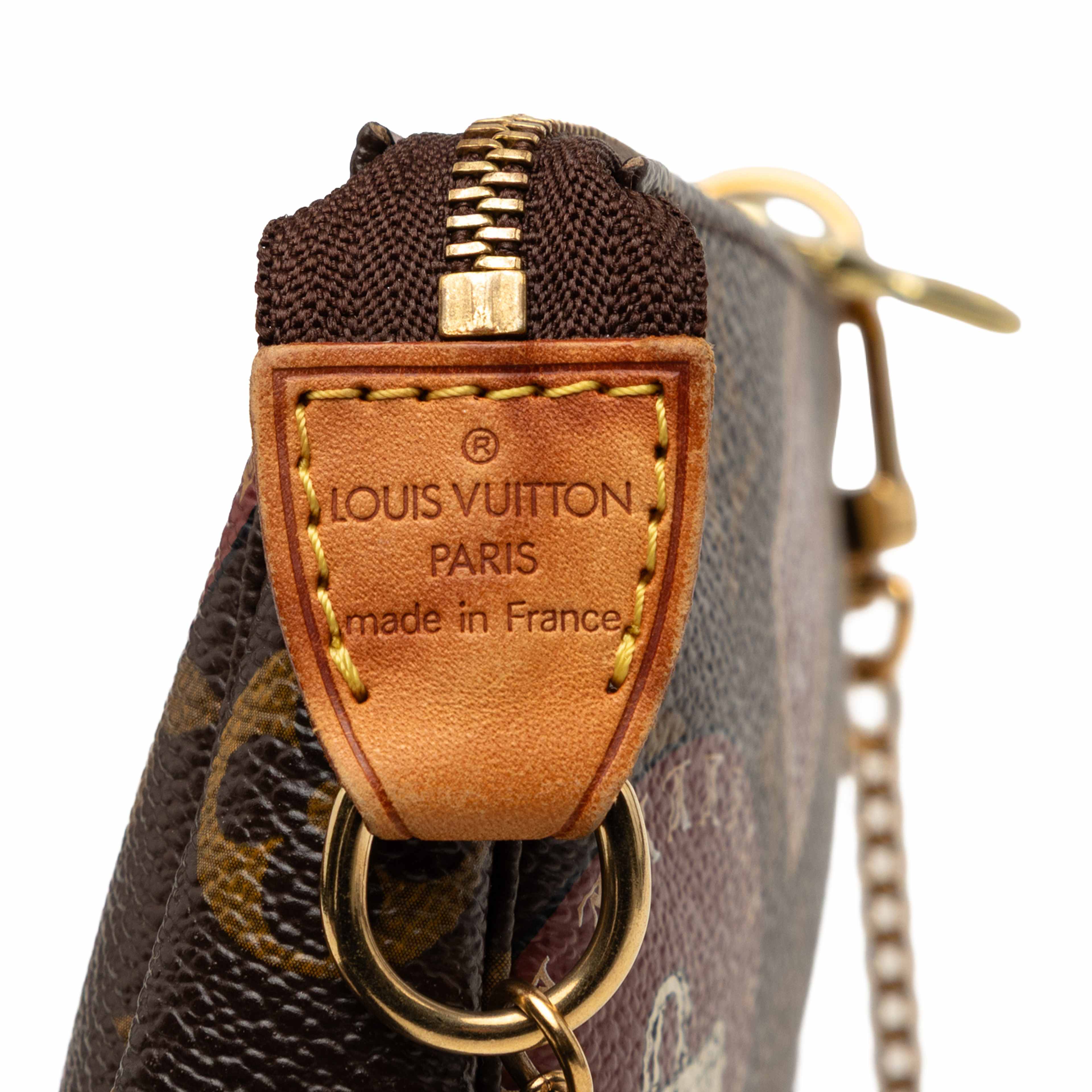 Louis Vuitton Monogram Patch Mini Pochette Accessoires, från Luxclusif, i färgen brun. Klicka för att öppna bilden i stort format