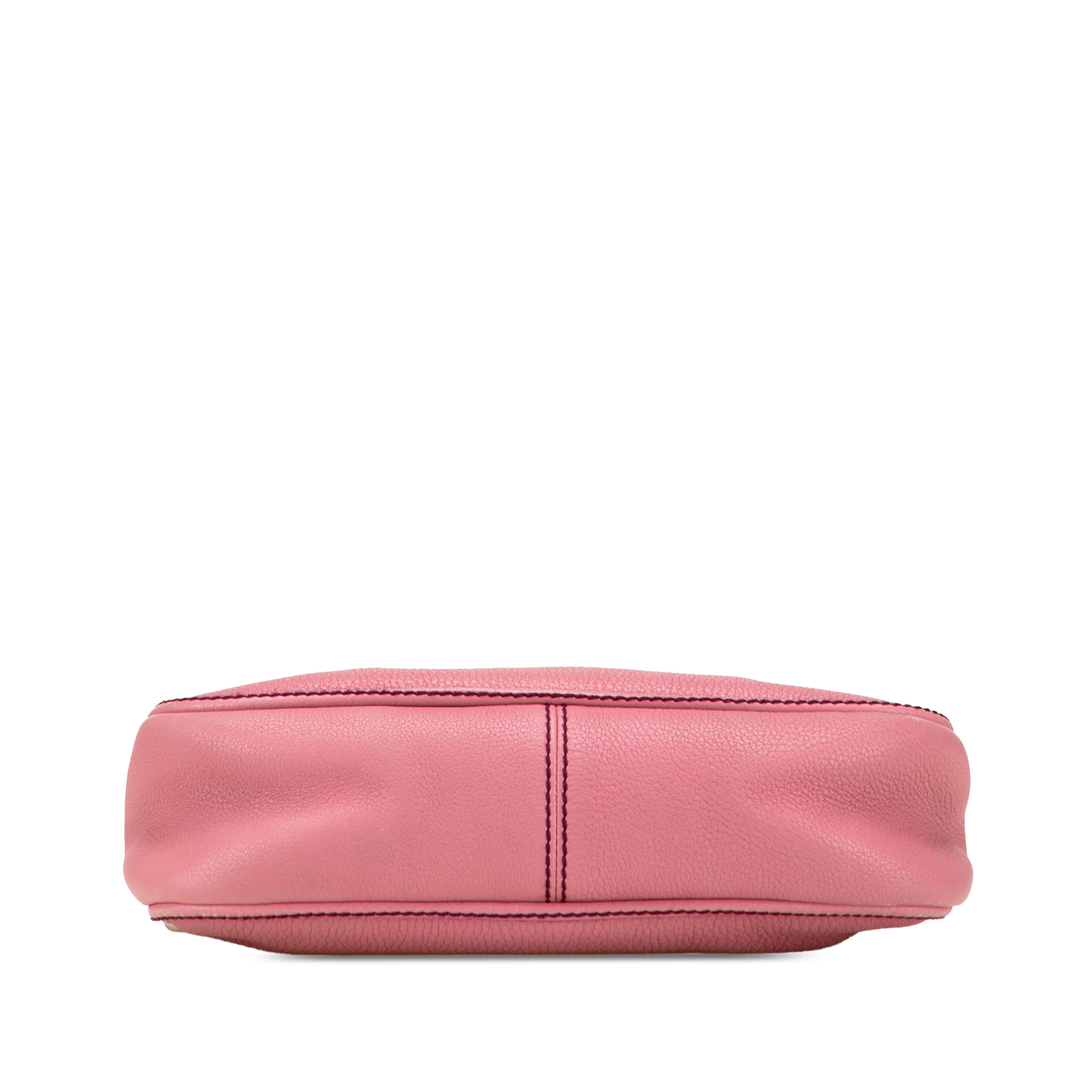 Chanel Calfskin Lax Front Pocket Shoulder Bag, från Luxclusif, i färgen rosa. Klicka för att öppna bilden i stort format