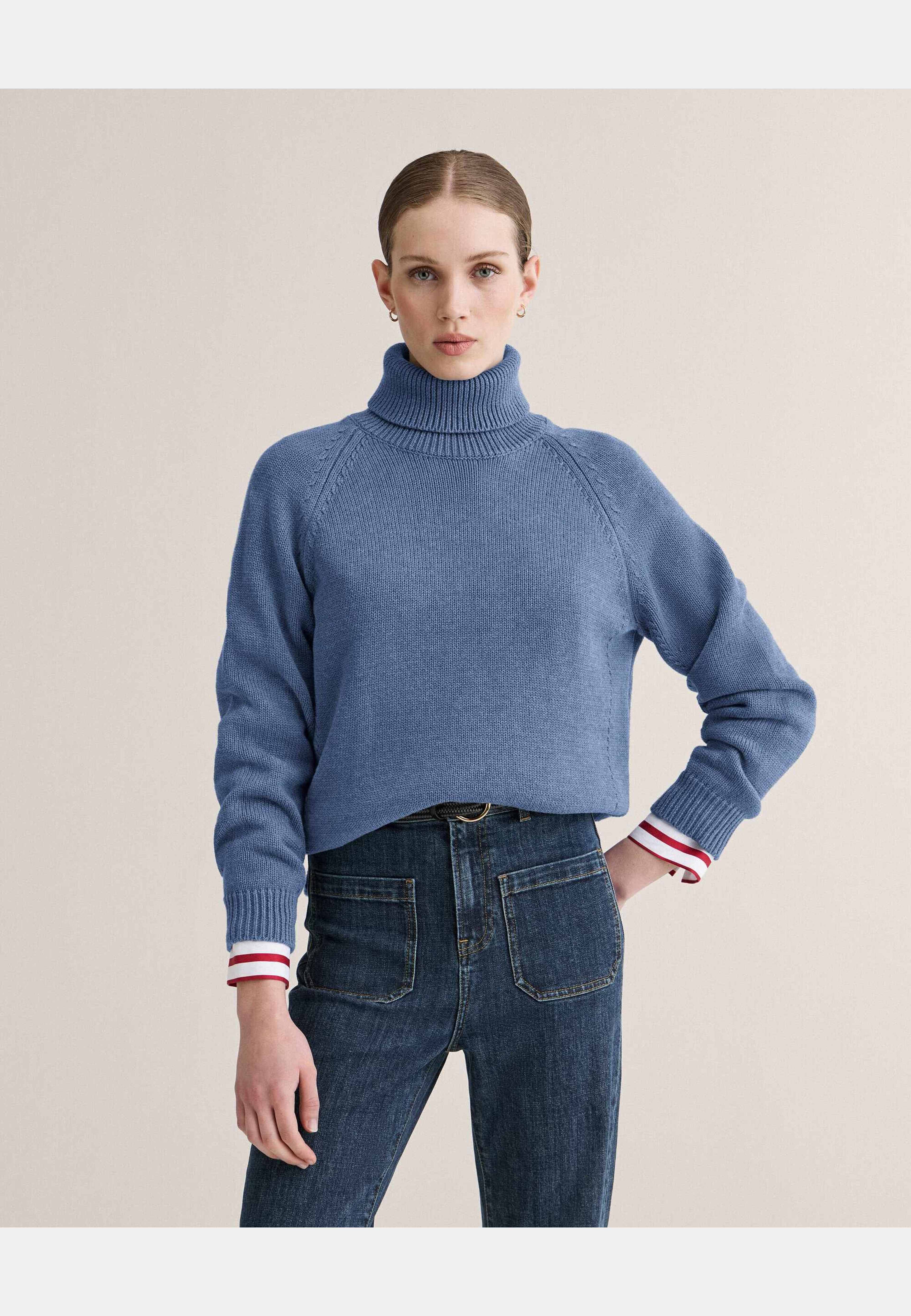Iris Knitted Turtleneck, från Newhouse, i färgen mellanblå. Klicka för att öppna bilden i stort format